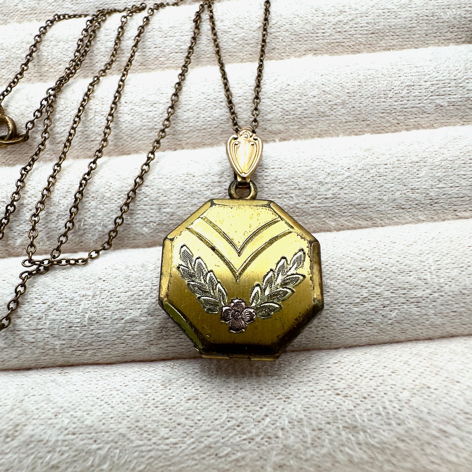Antique Vintage Gold Filled Picture Locket Pendant 18 Inch Chain (1 of 3)