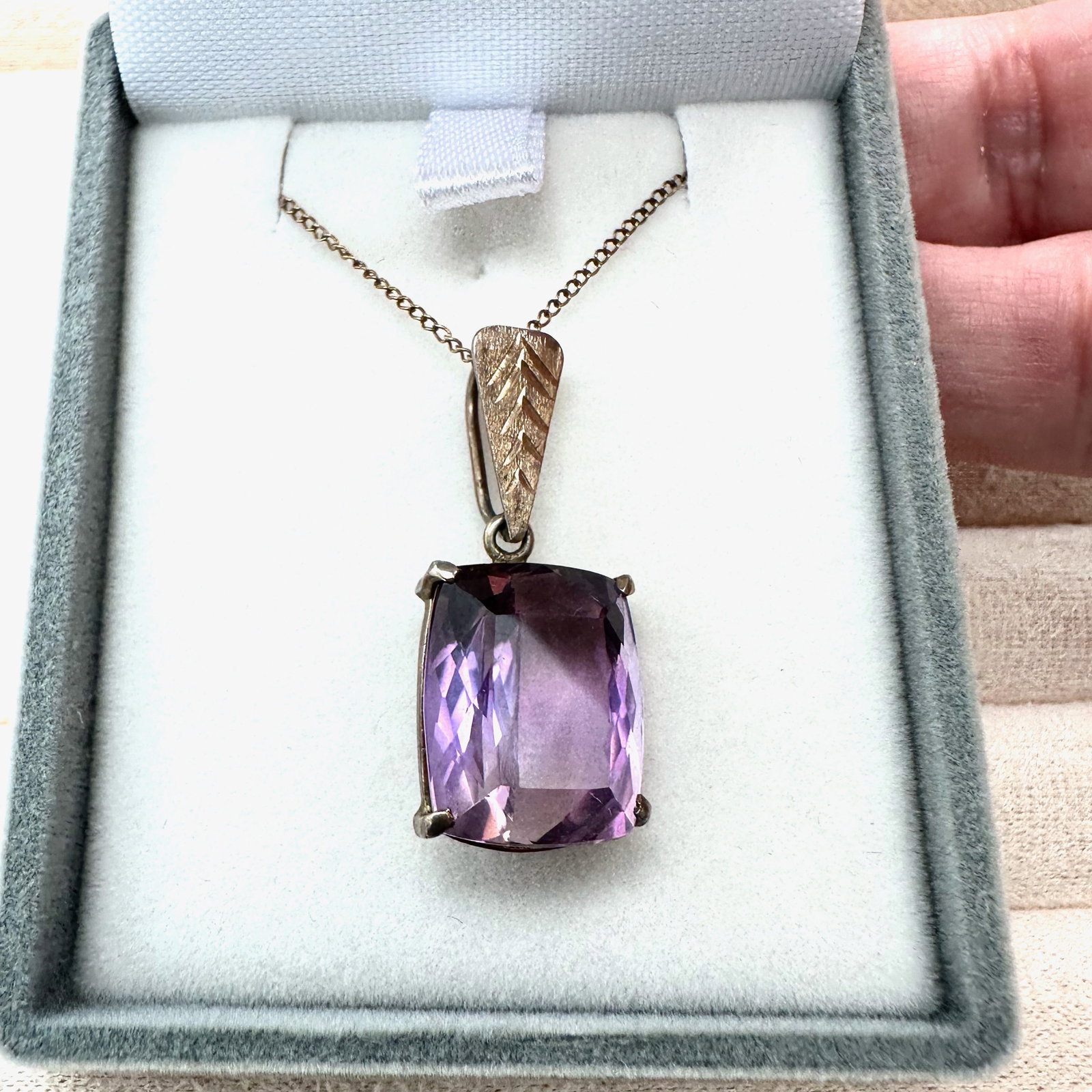 Vintage Color Changing Gemstone Gold Filled Pendant Necklace Box Included: Vintage Color Changing Gemstone Gold Filled Pendant Necklace Box Included