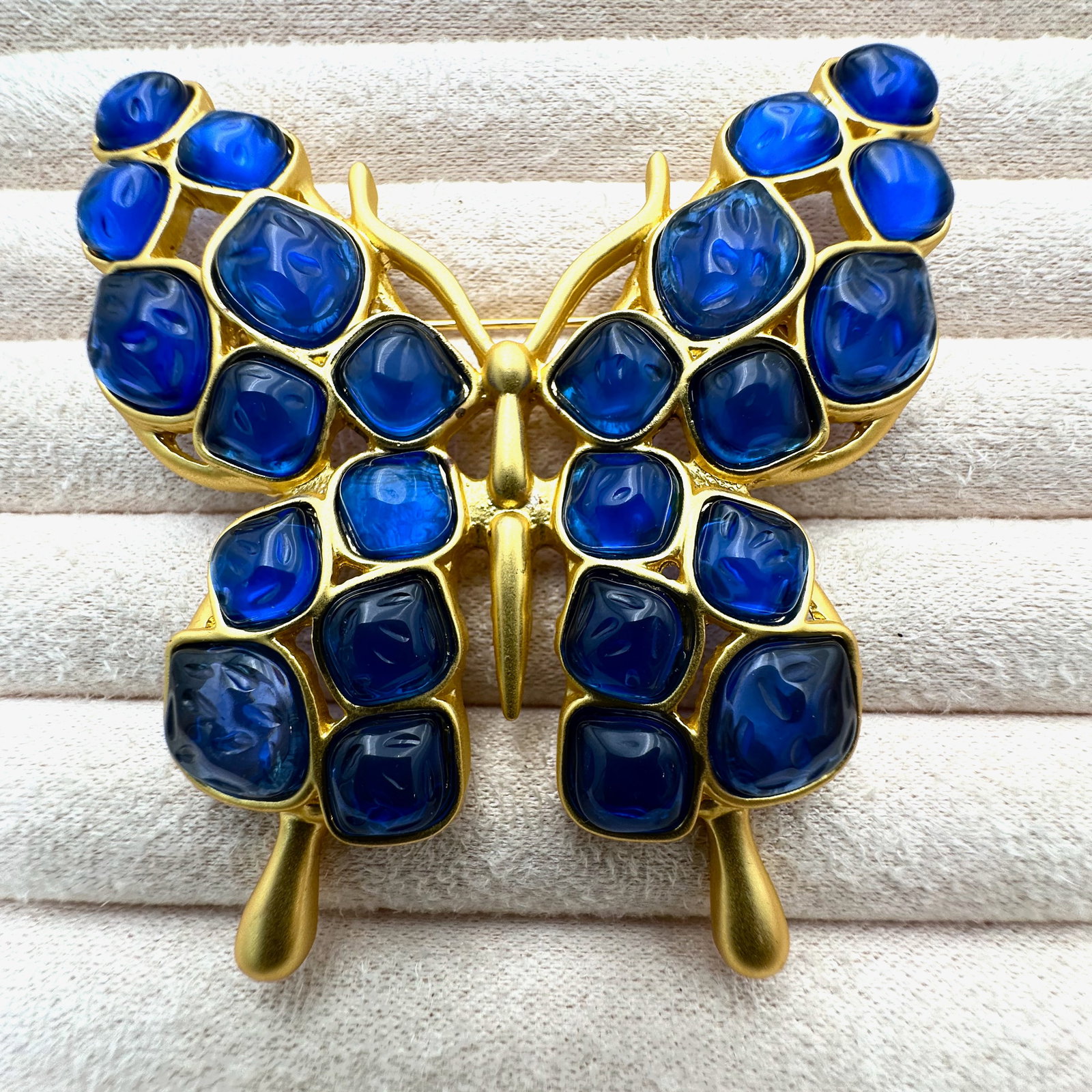 Bright Blue Lucite Cabochon Matte Gold Tone Butterfly Brooch Pin 3 Inch: Bright Blue Lucite Cabochon Matte Gold Tone Butterfly Brooch Pin 3 Inch