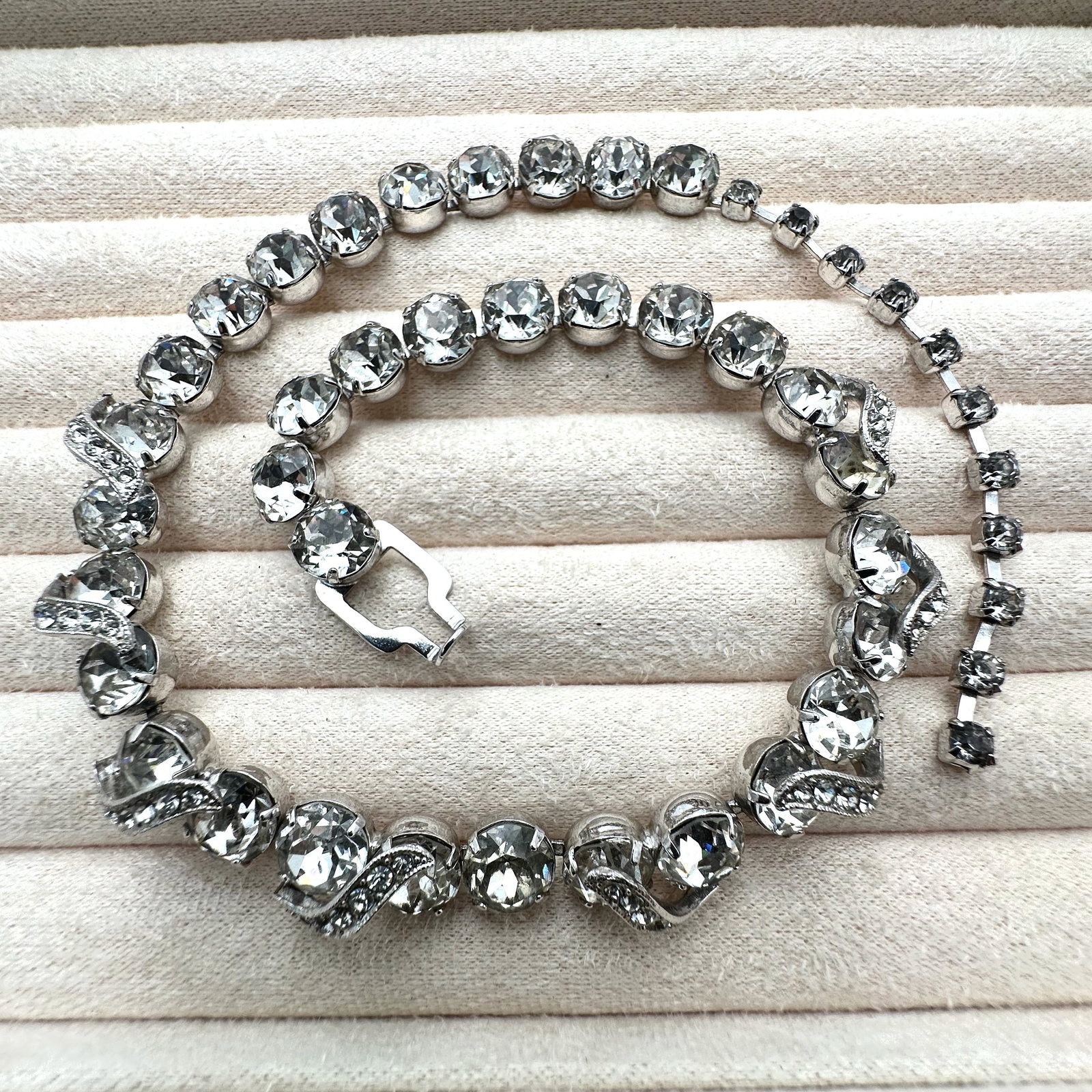 Vintage Eisenberg Clear Glass Rhinestone Silver Tone Necklace 16 Inch Length Pristine Condition (1 of 2)
