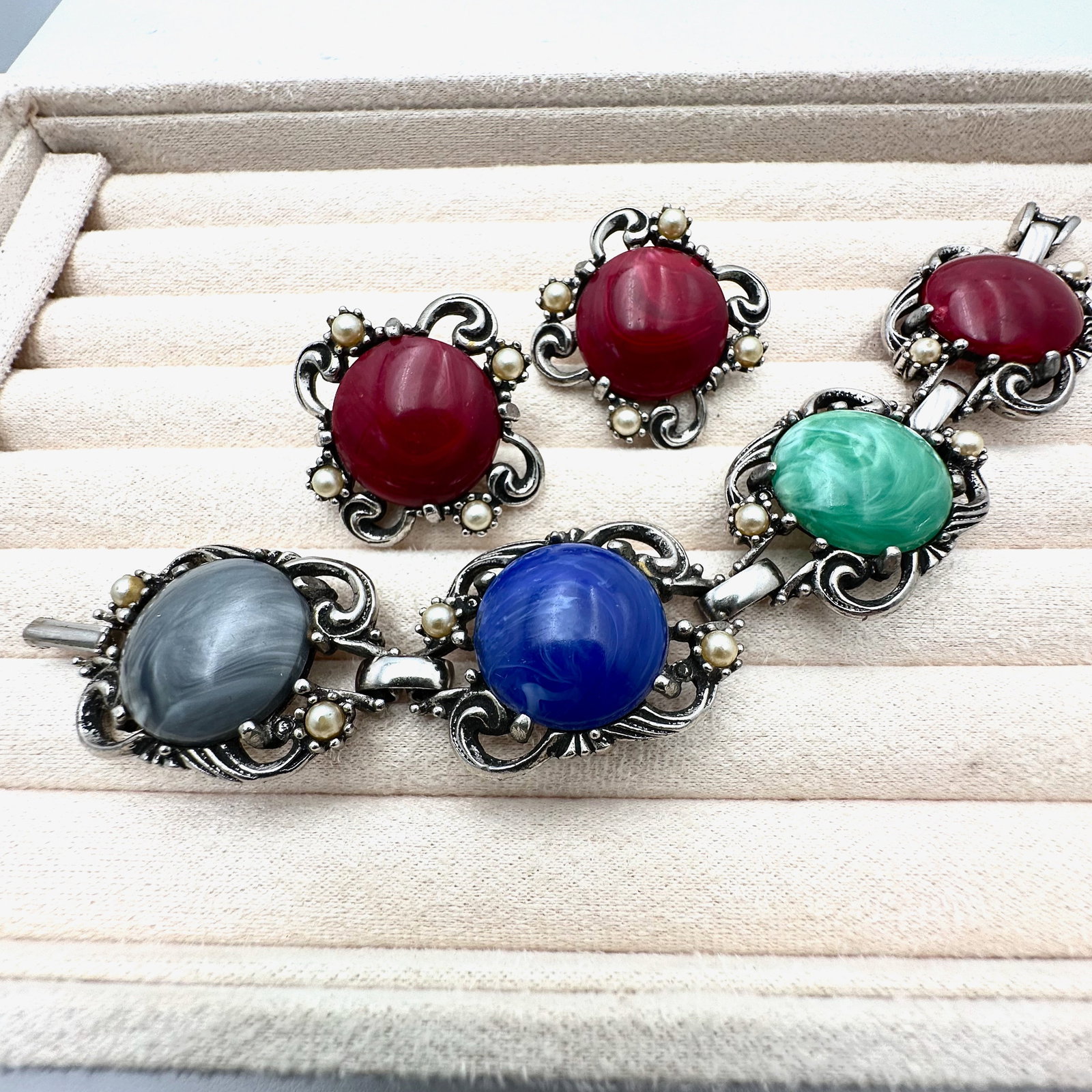 Vintage Multicolor Lucite Cabochon Silver Tone 7 Inch Bracelet and Clip Earrings Set (1 of 2)