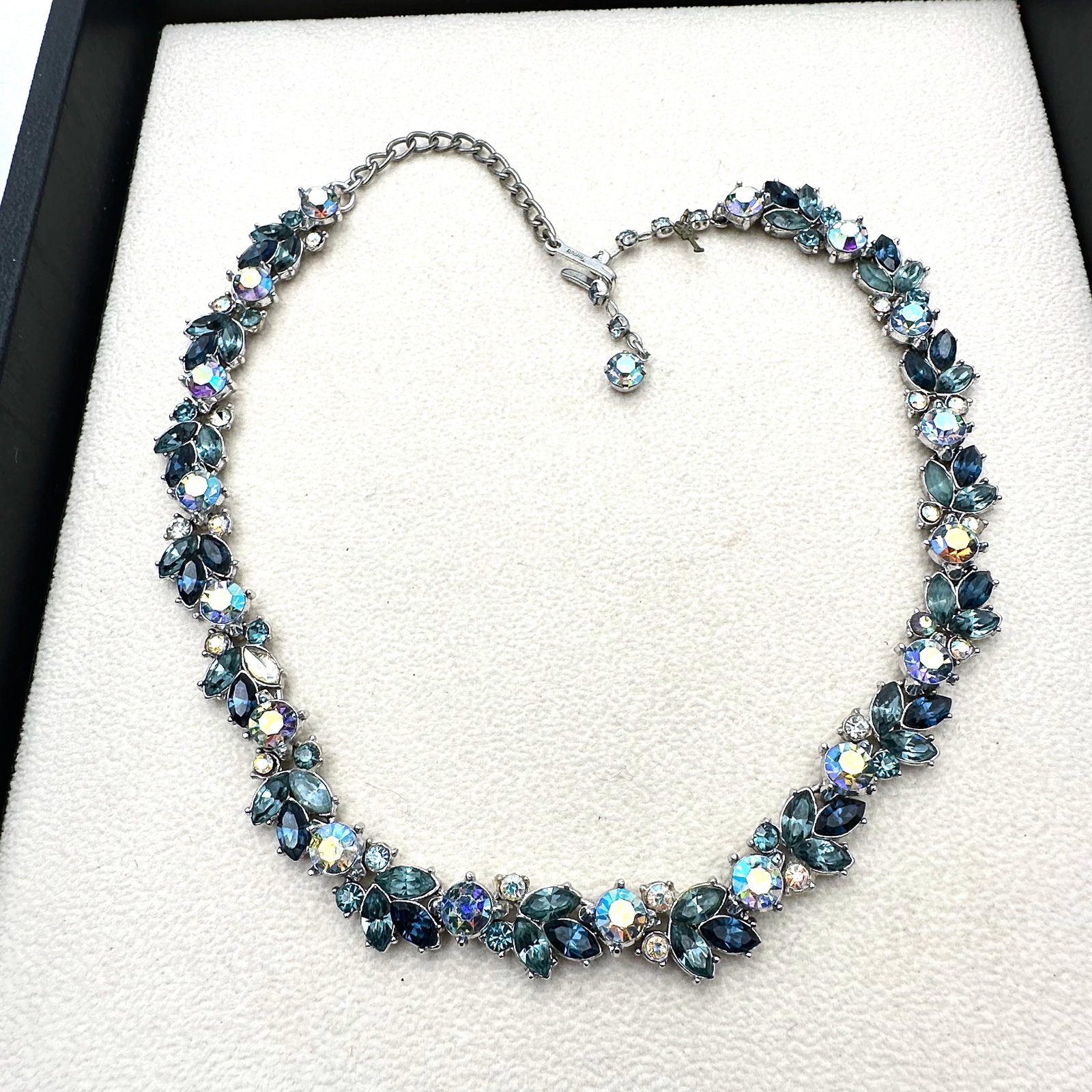Vintage Trifari Blue Aurora Borealis Glass Rhinestone Silver Tone Necklace 16 Inch: Vintage Trifari Blue Aurora Borealis Glass Rhinestone Silver Tone Necklace 16 Inch