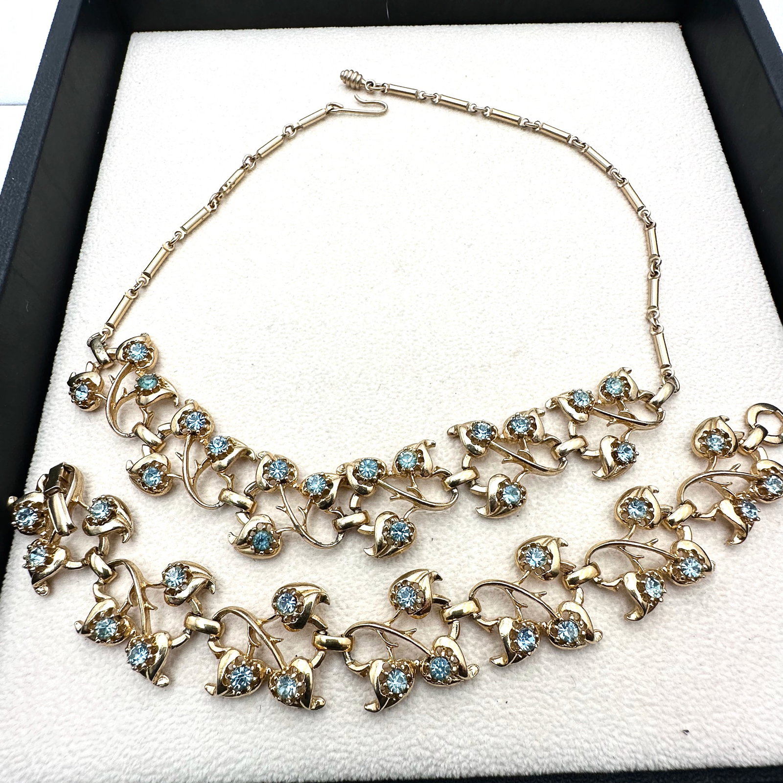 Vintage Light Blue Glass Rhinestone Gold Tone 16 Inch Necklace and 7 Inch Bracelet: Vintage Light Blue Glass Rhinestone Gold Tone 16 Inch Necklace and 7 Inch Bracelet