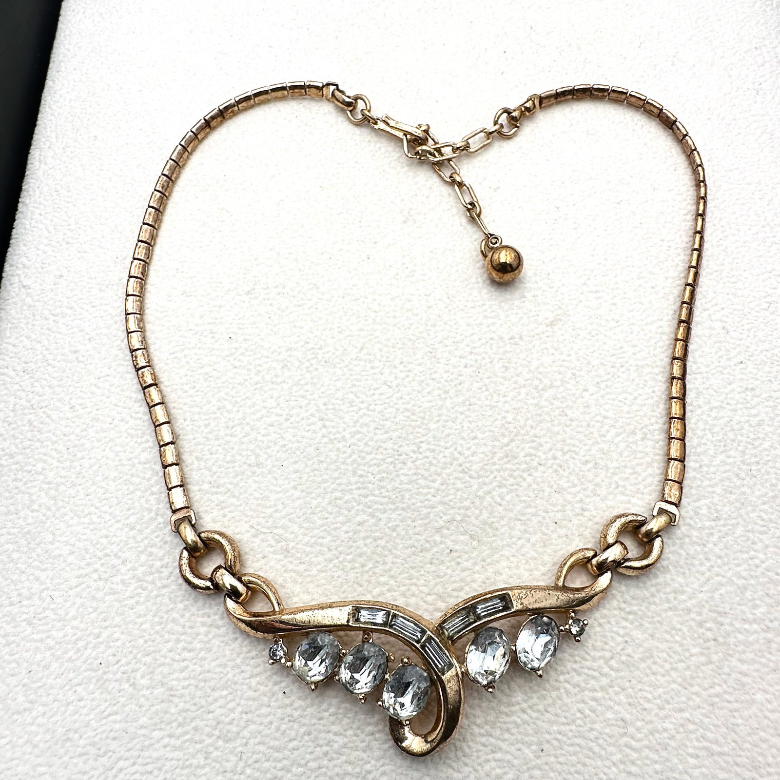 Vintage Trifari Clear Glass Rhinestone Gold Tone Necklace 16 Inch: Vintage Trifari Clear Glass Rhinestone Gold Tone Necklace 16 Inch