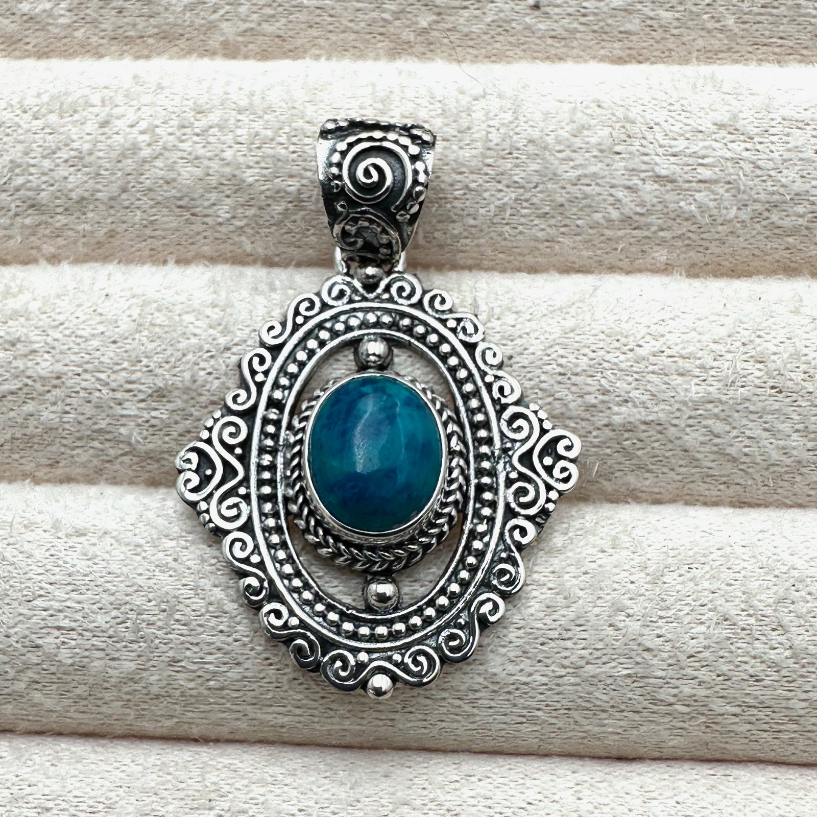 Blue Gemstone Sterling Silver Pendant 1.5 Inch Length Weight 6 Grams: Blue Gemstone Sterling Silver Pendant 1.5 Inch Length Weight 6 Grams