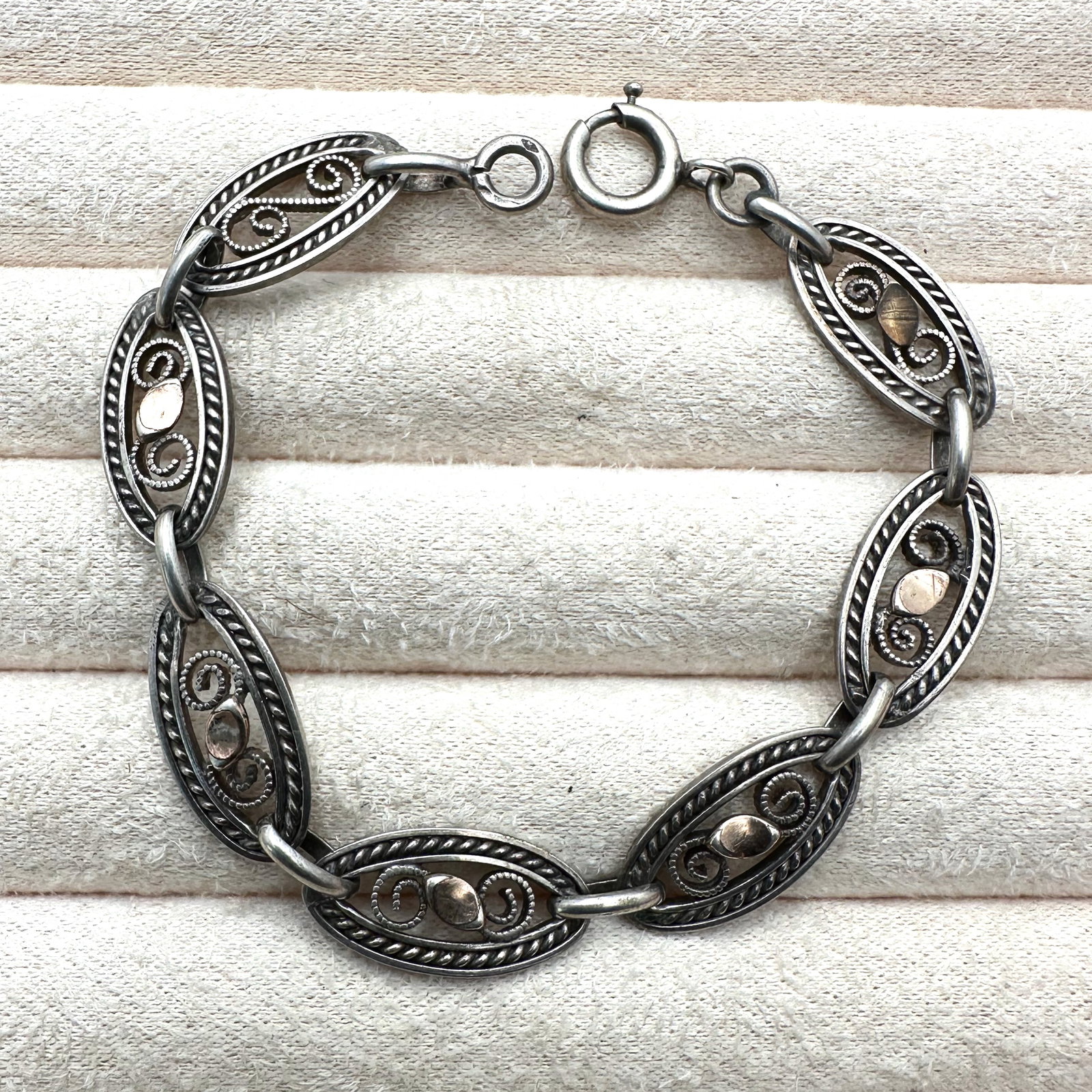 Vintage Sterling Silver 14K Gold Accents Bracelet 7 Inch Length Weight 11 Grams: Vintage Sterling Silver 14K Gold Accents Bracelet 7 Inch Length Weight 11 Grams