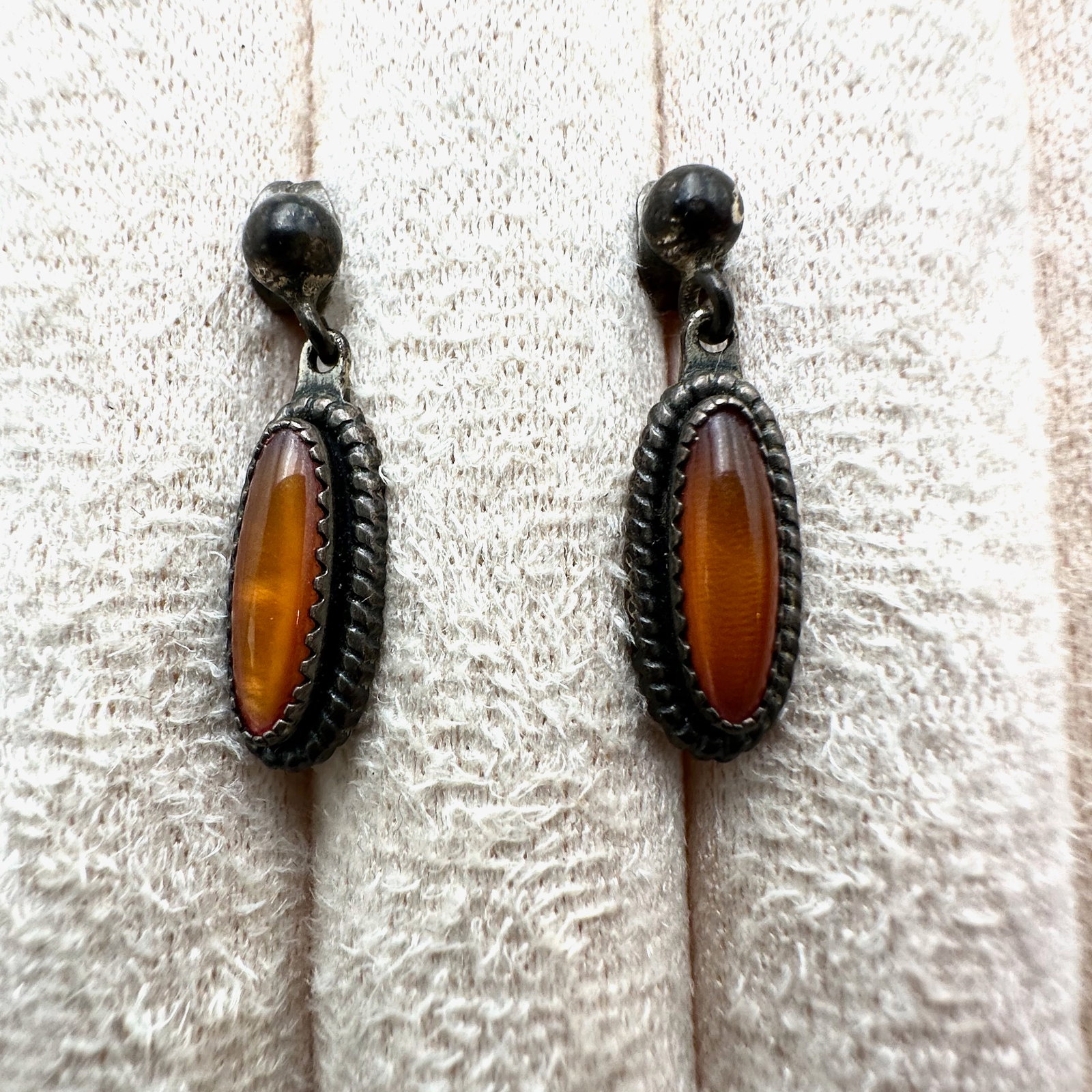 Vintage Native American Pearl Pierced Earrings 3/4 Inch Length (1 of 2)