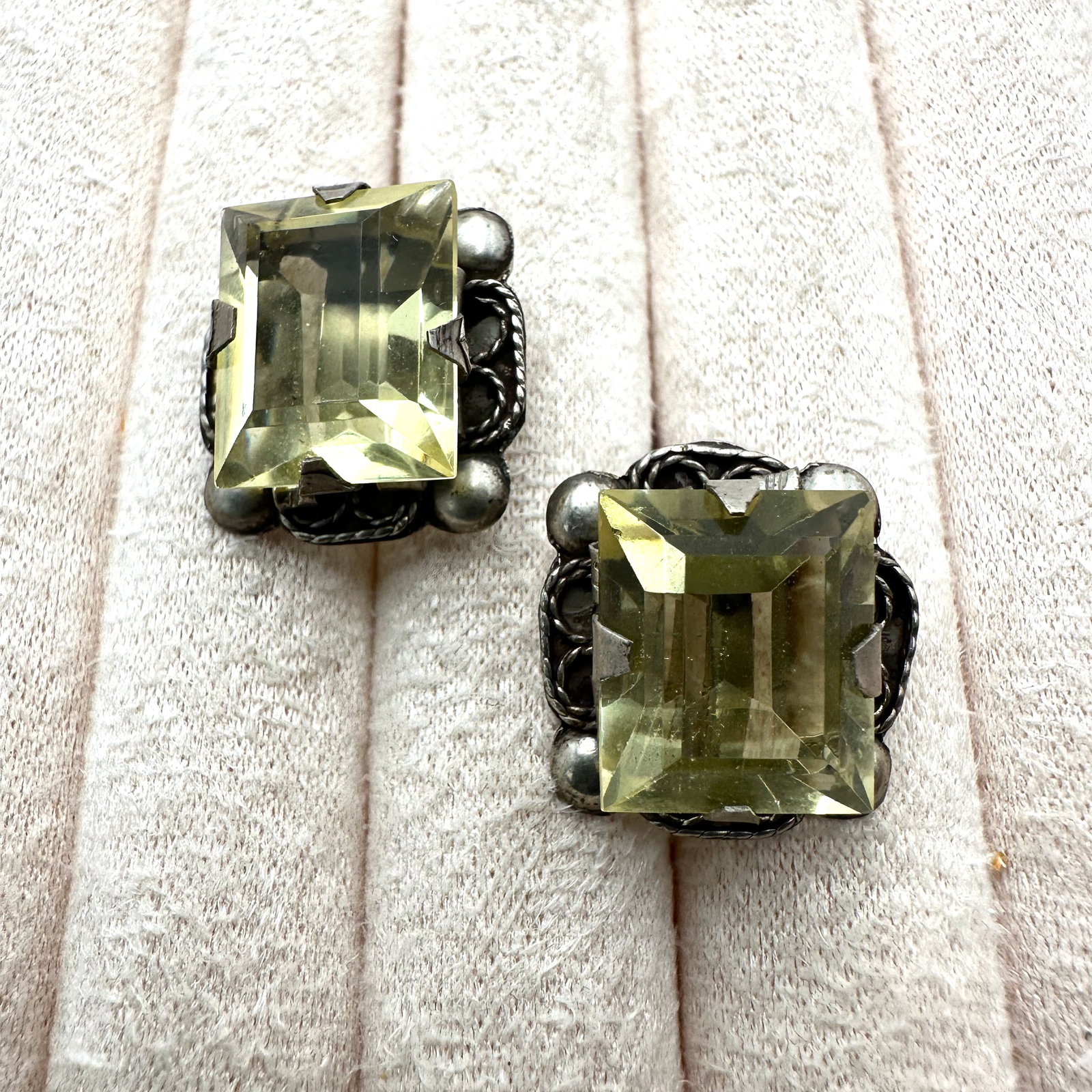 Vintage Mexico Yellow Glass Tone Sterling Silver Screw Back Earrings 1 Inch: Vintage Mexico Yellow Glass Tone Sterling Silver Screw Back Earrings 1 Inch
