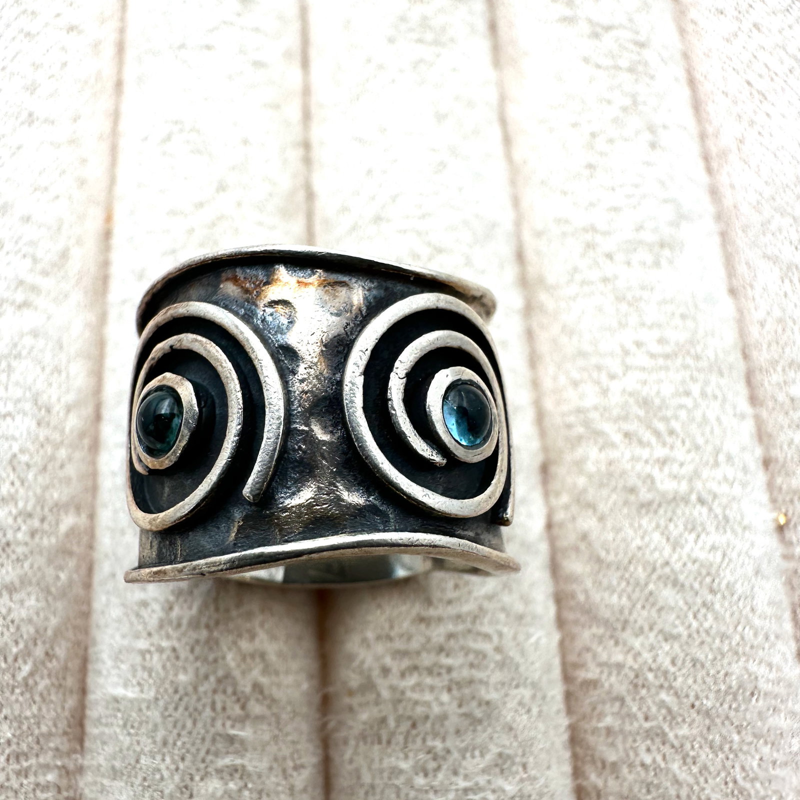 Blue Gemstone Sterling Silver Ring Size 6 Weight 10 Grams: Blue Gemstone Sterling Silver Ring Size 6 Weight 10 Grams