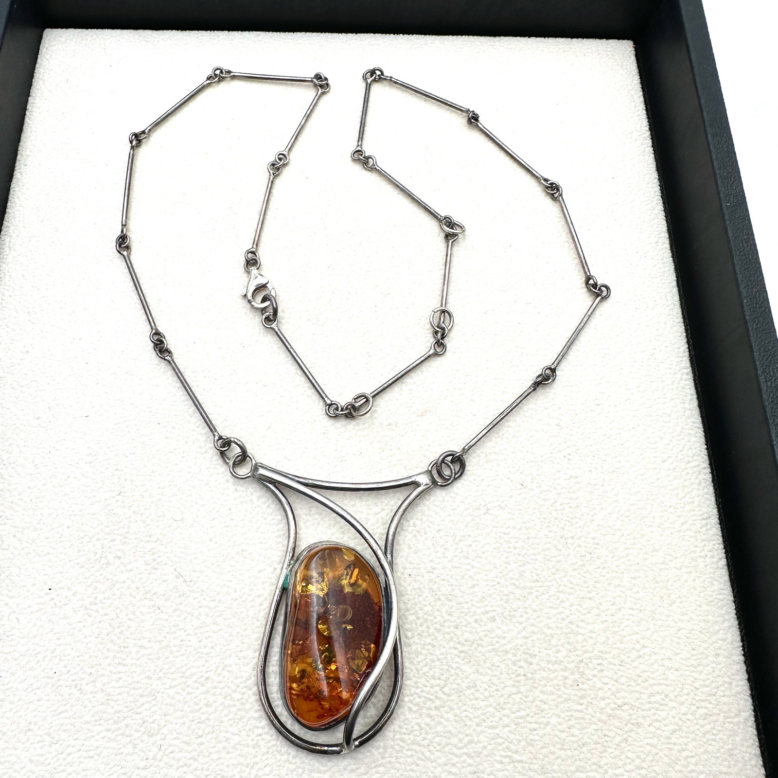 Vintage Artisan Mid Century Natural Amber Sterling Silver Necklace 22 Inch Weight 25 Grams: Vintage Artisan Mid Century Natural Amber Sterling Silver Necklace 22 Inch Weight 25 Grams