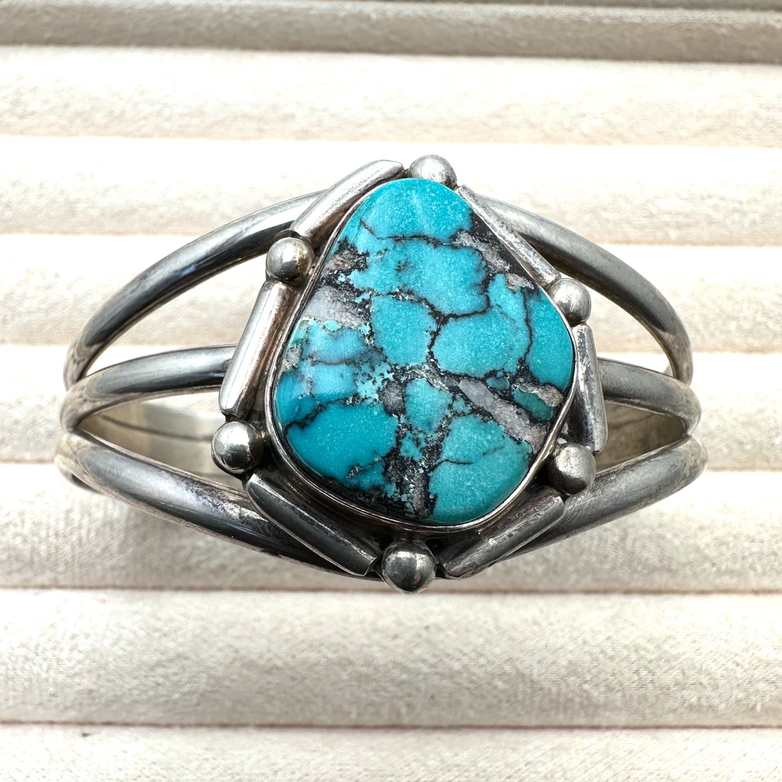 Vintage Native American Maria Ortiz Navajo Turquoise Sterling Silver Cuff Bracelet 43 Grams 7 Inch: Vintage Native American Maria Ortiz Navajo Turquoise Sterling Silver Cuff Bracelet 43 Grams 7 Inch