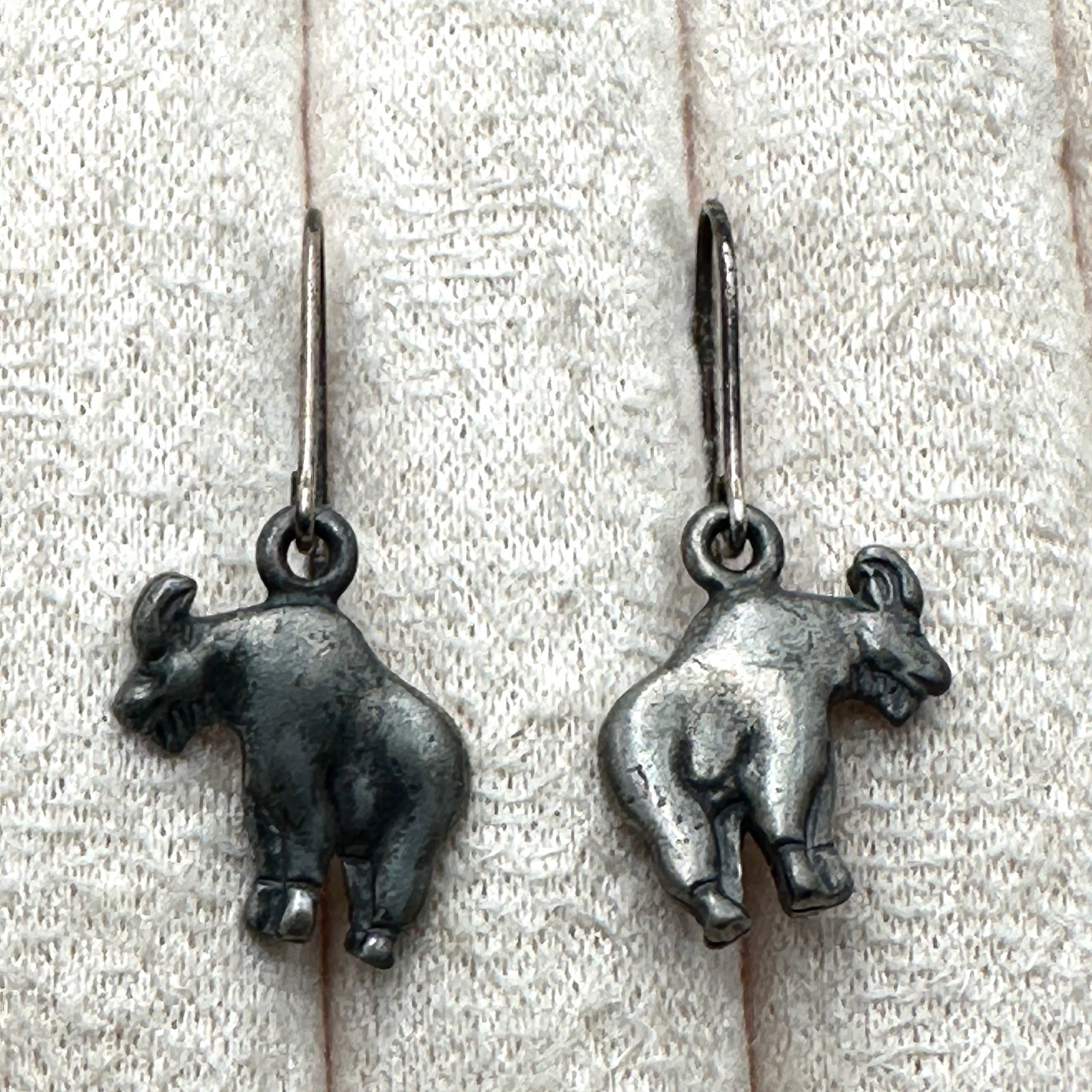 Vintage Sterling Silver Moose Design Pierced Earrings 1.25 Inch: Vintage Sterling Silver Moose Design Pierced Earrings 1.25 Inch
