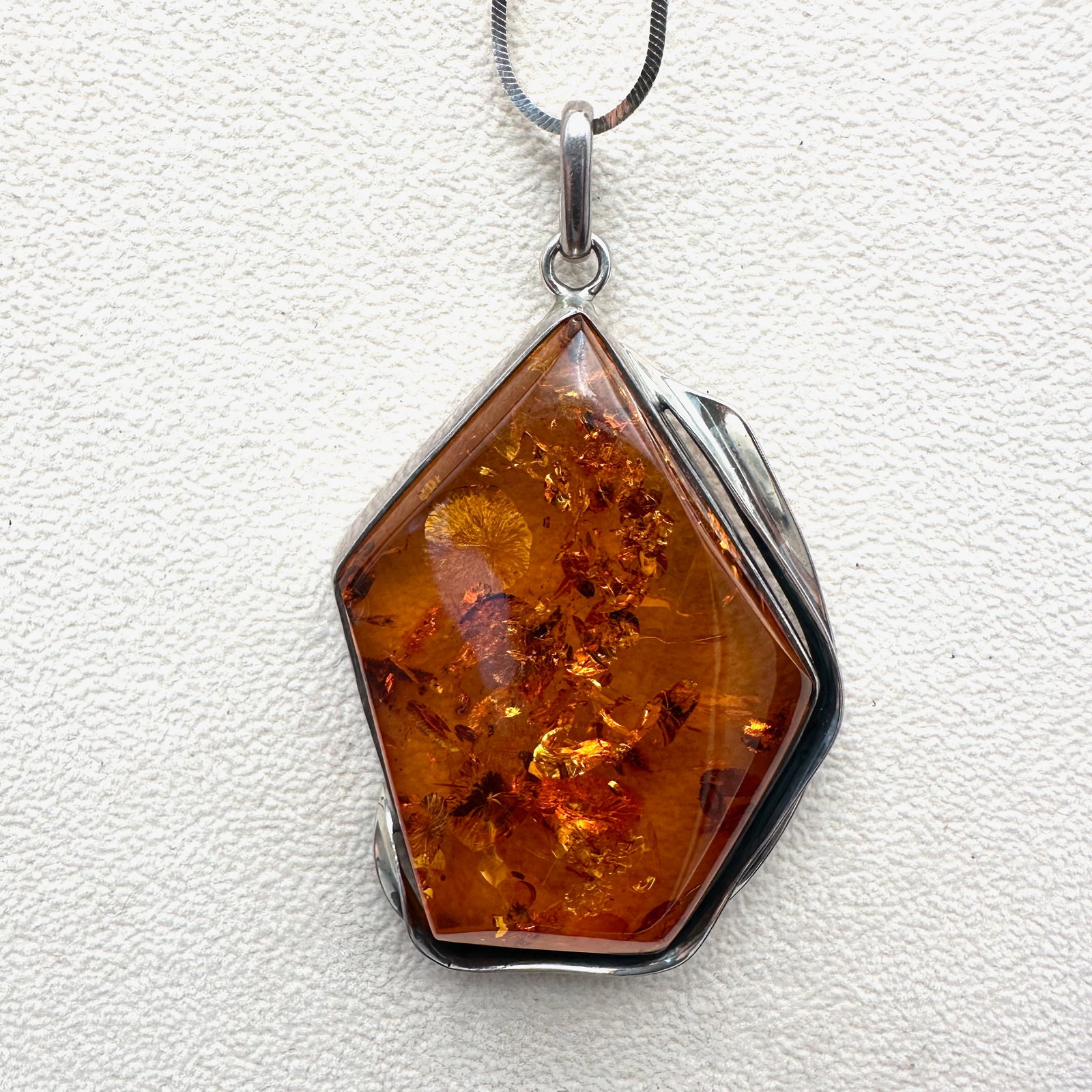 Vintage Mid Century Natural Amber Sterling Silver Large Pendant Necklace Chain 30 Inch Weight 37: Vintage Mid Century Natural Amber Sterling Silver Large Pendant Necklace Chain 30 Inch Weight 37 Grams