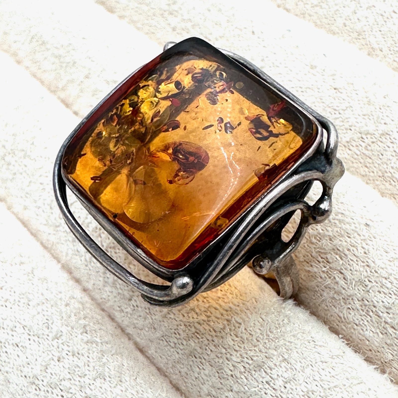 Vintage Mid Century Era Natural Amber Sterling Silver Ring Size 10.5 Weight 8 Grams: Vintage Mid Century Era Natural Amber Sterling Silver Ring Size 10.5 Weight 8 Grams