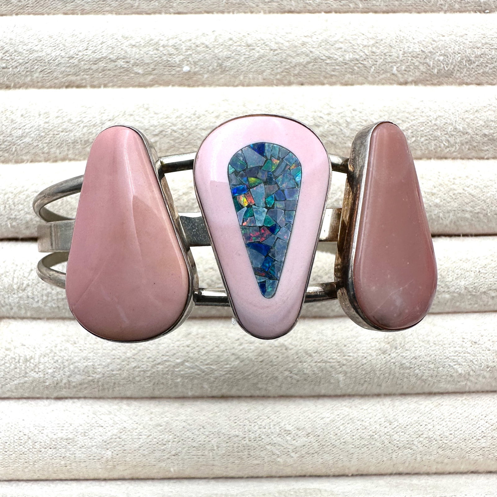 Jay King Desert Rose Trading Inlay Opal Pink Gemstone Sterling Silver Cuff Bracelet Weight 26 Grams: Jay King Desert Rose Trading Inlay Opal Pink Gemstone Sterling Silver Cuff Bracelet Weight 26 Grams