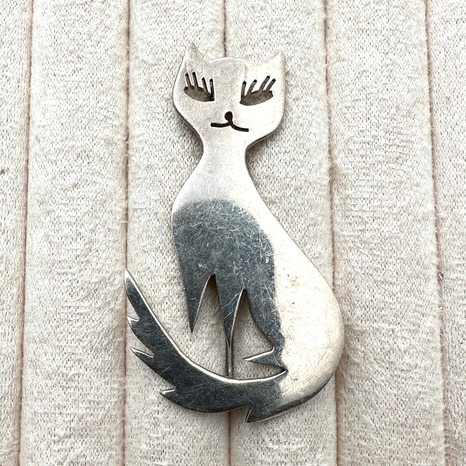 Vintage Taxco Sterling Silver Cat Brooch Pin 2.25 Inch Height Weight 12 Grams: Vintage Taxco Sterling Silver Cat Brooch Pin 2.25 Inch Height Weight 12 Grams