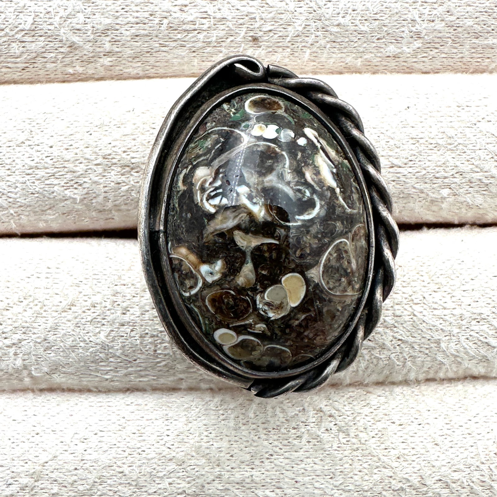 Vintage Native American Sterling Silver Gemstone Ring Hallmarked JS Size 8 Weight 10 Grams: Vintage Native American Sterling Silver Gemstone Ring Hallmarked JS Size 8 Weight 10 Grams