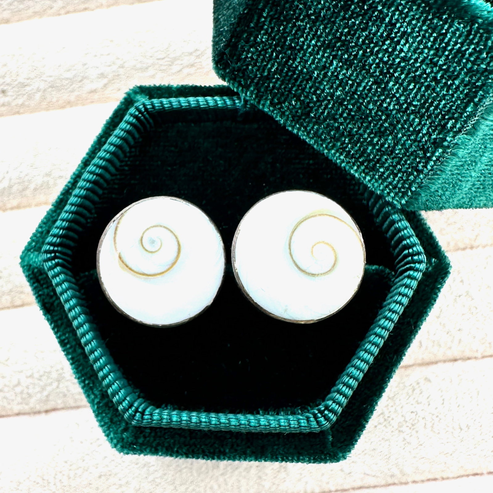 Inlay Shell Sterling Silver Pierced Earrings Box Included (1 of 2)