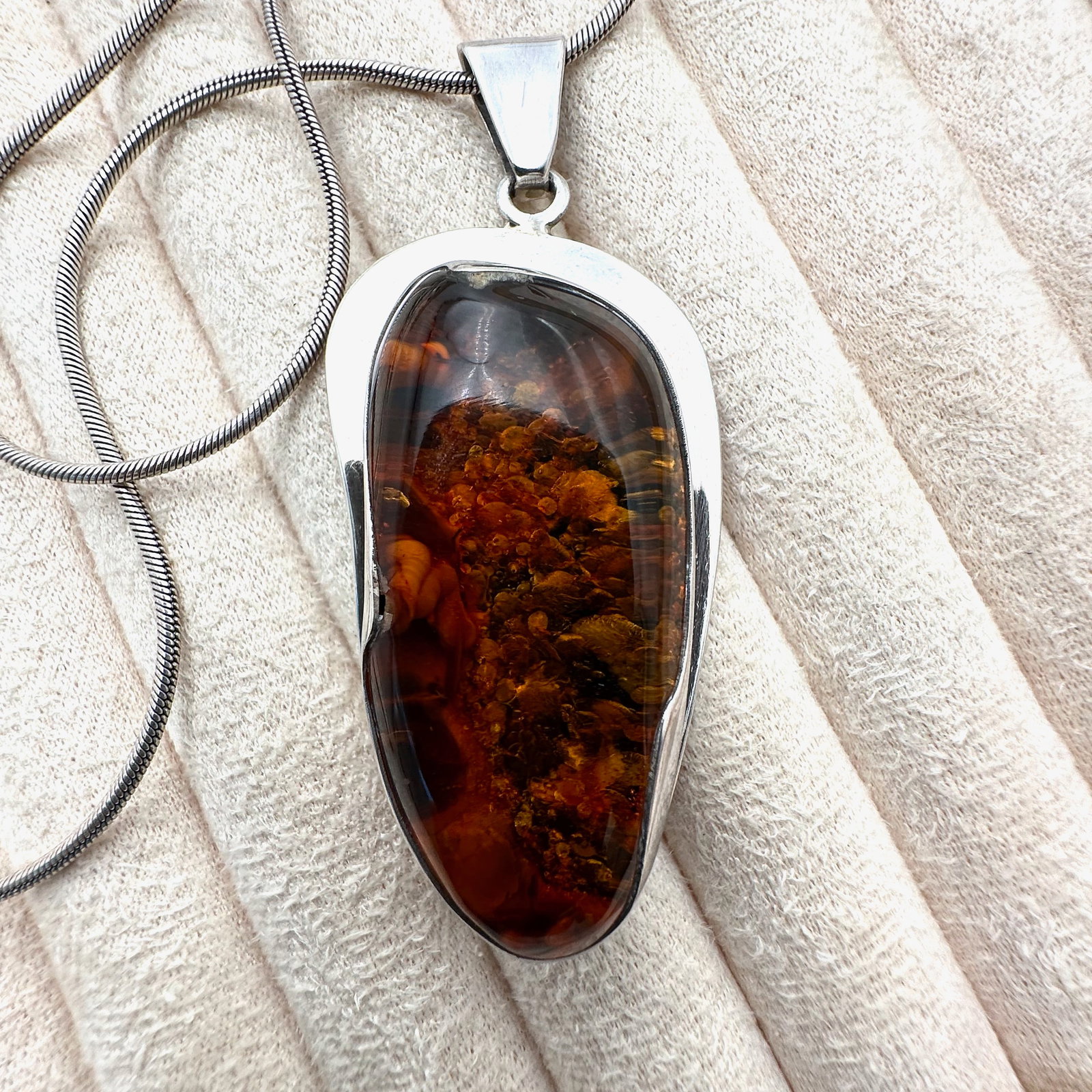 Vintage Artisan Mid Century Natural Amber Sterling Silver 2.5 Inch Pendant Necklace Chain 20 Inch: Vintage Artisan Mid Century Natural Amber Sterling Silver 2.5 Inch Pendant Necklace Chain 20 Inch