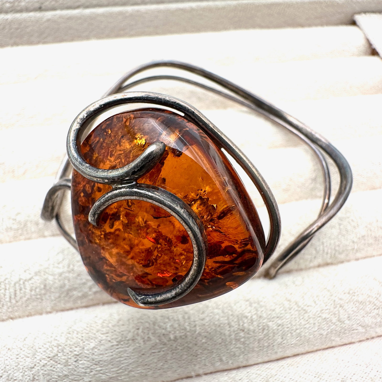 Vintage Mid Century Era Natural Amber Sterling Silver Cuff Bracelet 25 Grams: Vintage Mid Century Era Natural Amber Sterling Silver Cuff Bracelet 25 Grams