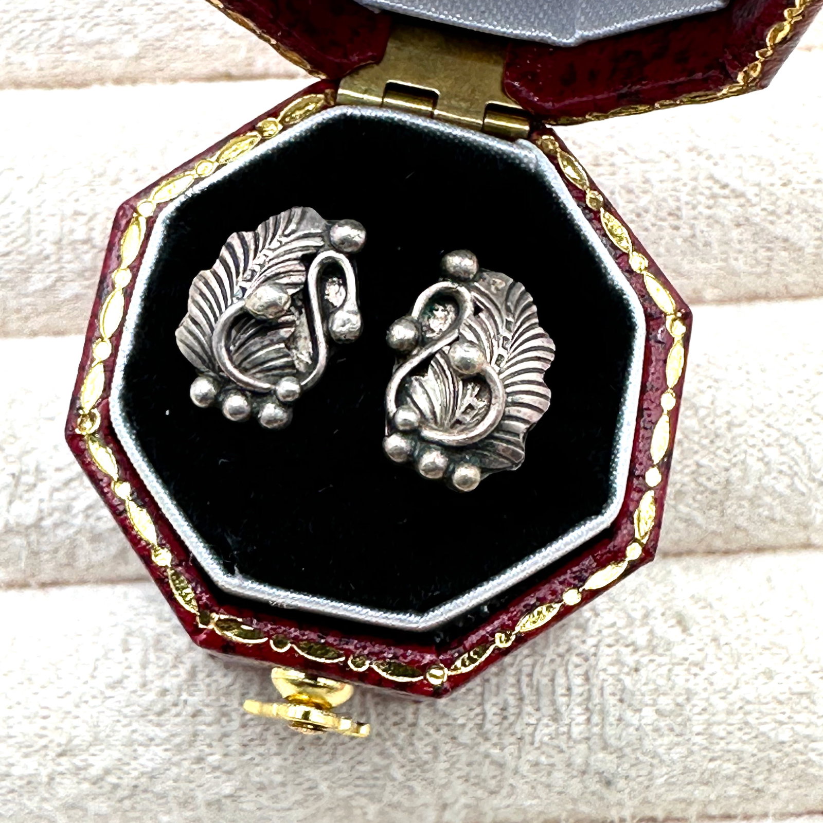 Vintage Native American Sterling Silver Stud Pierced Earrings Box Included: Vintage Native American Sterling Silver Stud Pierced Earrings Box Included