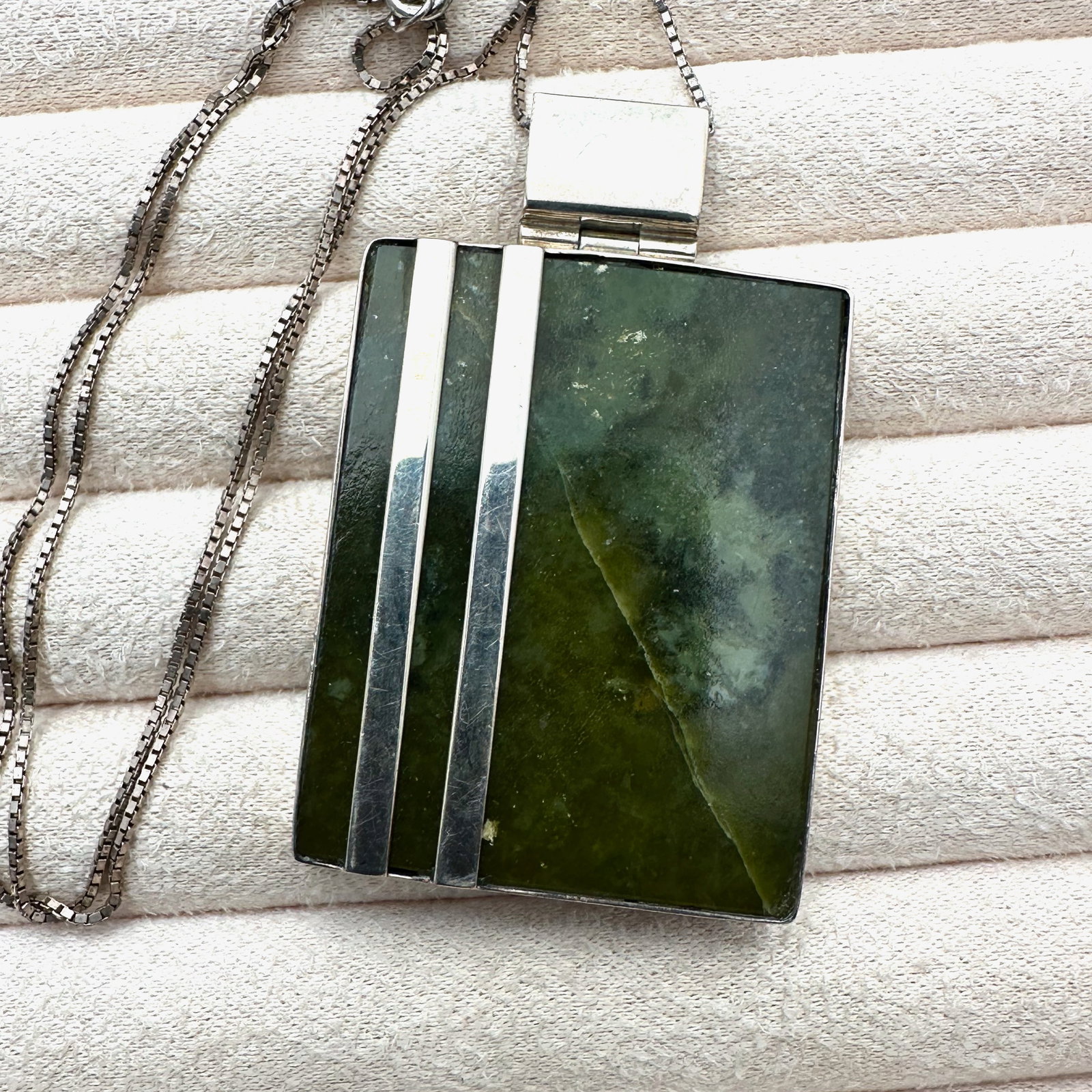 Green Serpentine? Gemstone Sterling Silver Pendant Necklace 18 Inch Chain: Green Serpentine? Gemstone Sterling Silver Pendant Necklace 18 Inch Chain