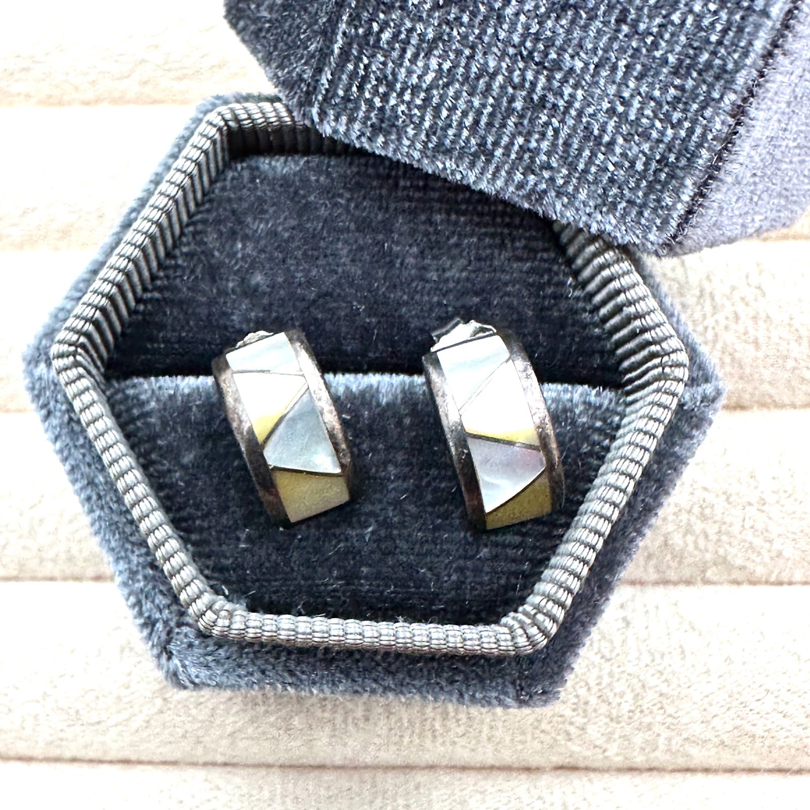 Inlay Pearl Sterling Silver Pierced Earrings Box Included (1 of 2)