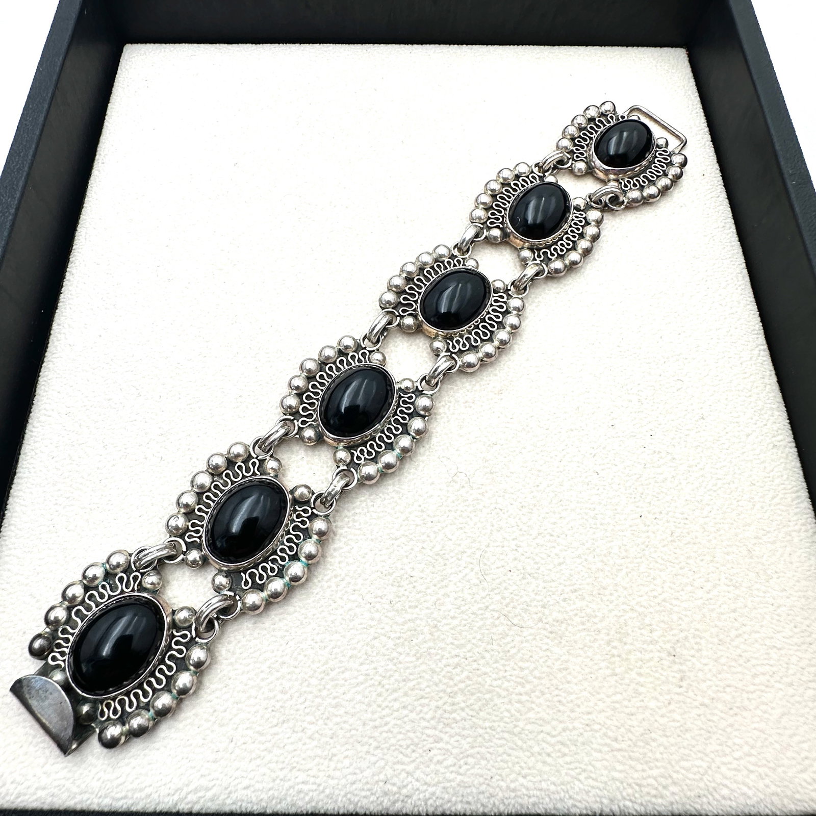 Vintage Taxco Mexico Black Onyx Sterling Silver Bracelet 8 Inch Length Weight 70 Grams: Vintage Taxco Mexico Black Onyx Sterling Silver Bracelet 8 Inch Length Weight 70 Grams