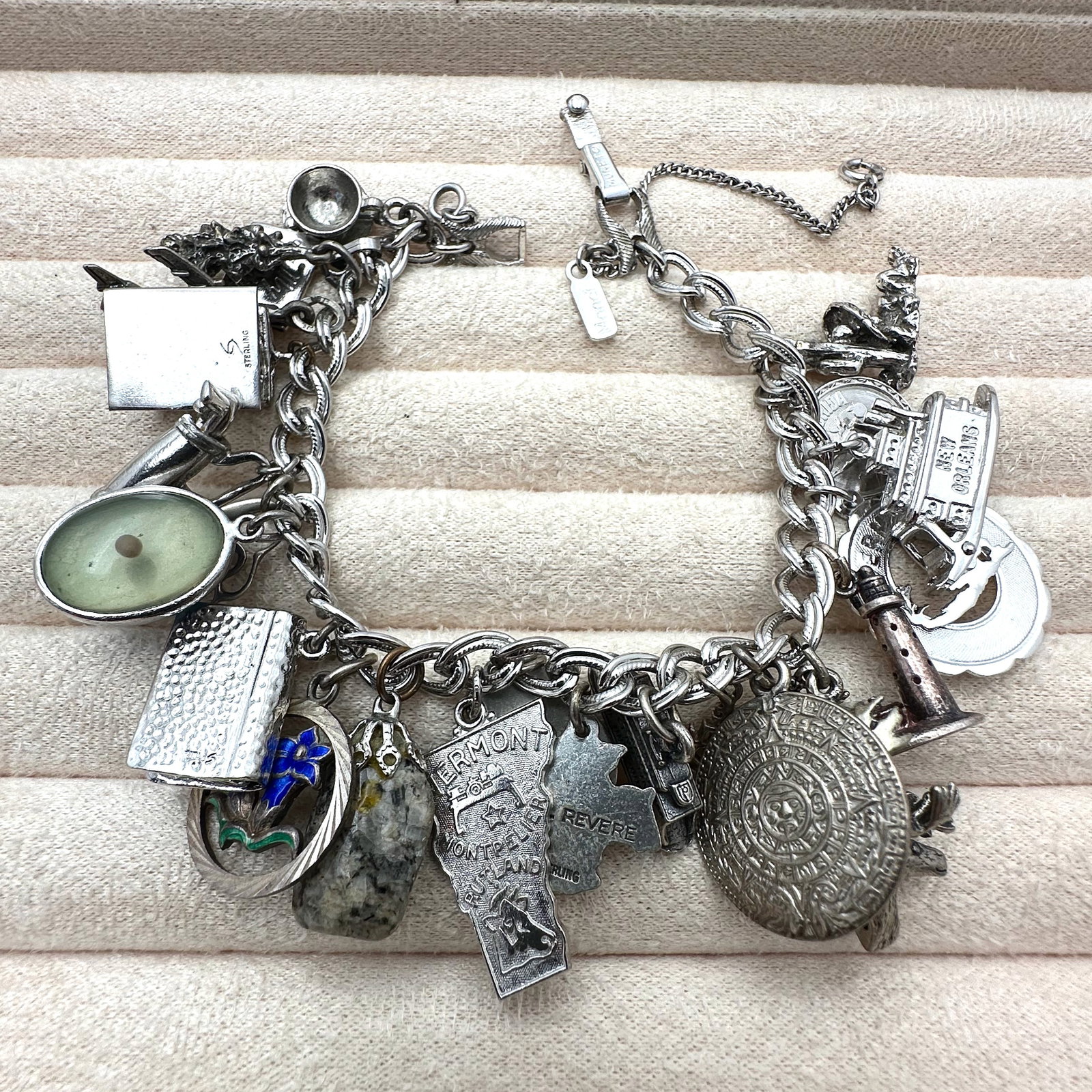 Vintage Sterling Silver Charm Bracelet with Assorted Charms 7 Inch Length Weight 68 Grams: Vintage Sterling Silver Charm Bracelet with Assorted Charms 7 Inch Length Weight 68 Grams