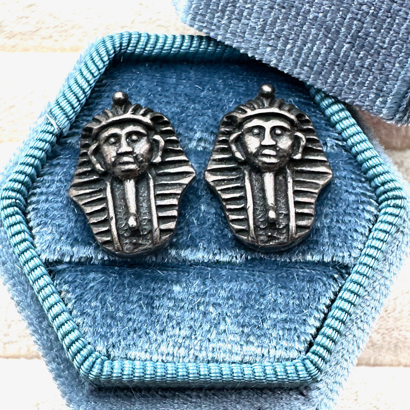 Vintage Egyptian Design Sterling Silver Pierced Earrings Box Included: Vintage Egyptian Design Sterling Silver Pierced Earrings Box Included