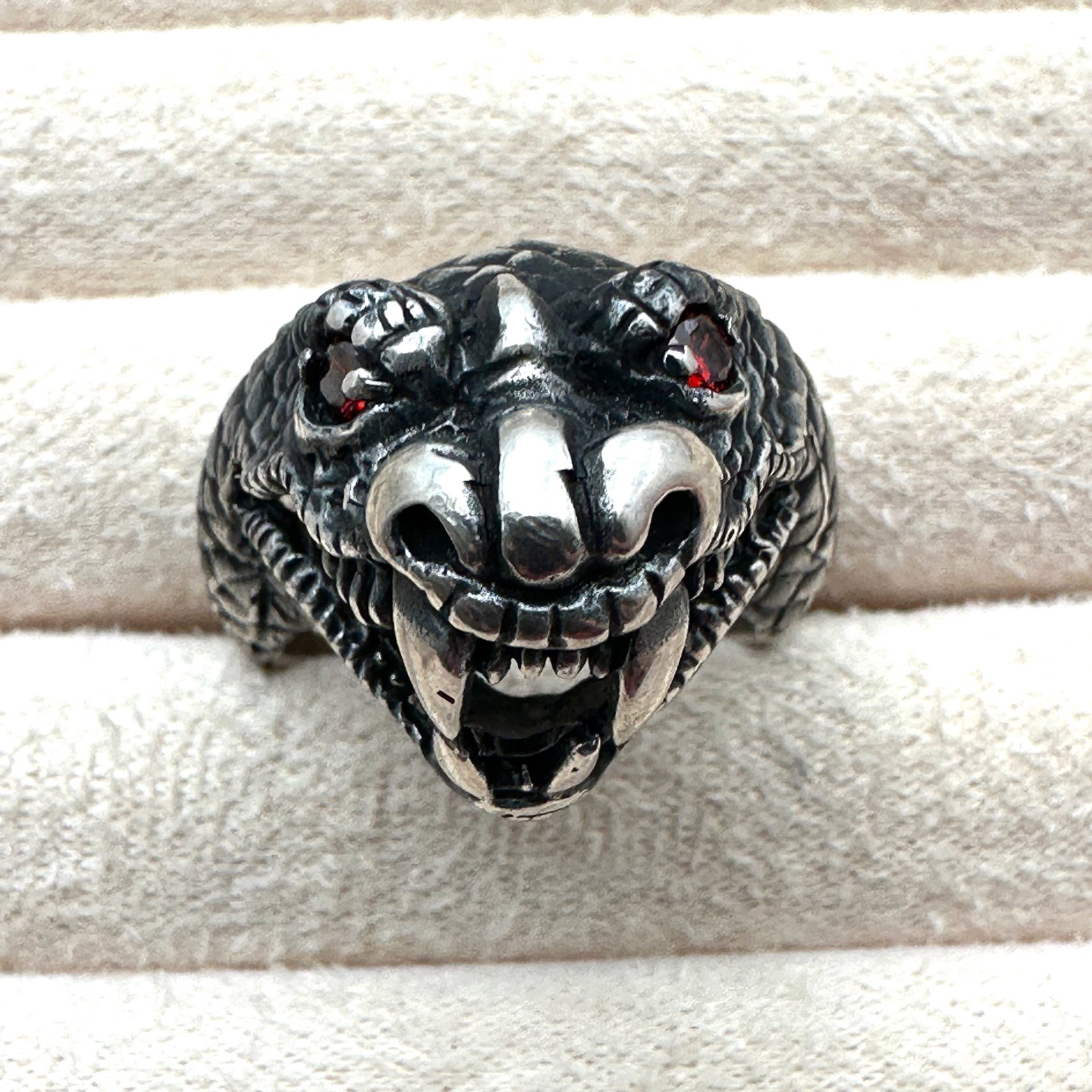 Huge Sterling Silver Ring Size 11 Weight 18 Grams Red Gemstone Eyes Snake? Dragon? You decide: Huge Sterling Silver Ring Size 11 Weight 18 Grams Red Gemstone Eyes Snake? Dragon? You decide
