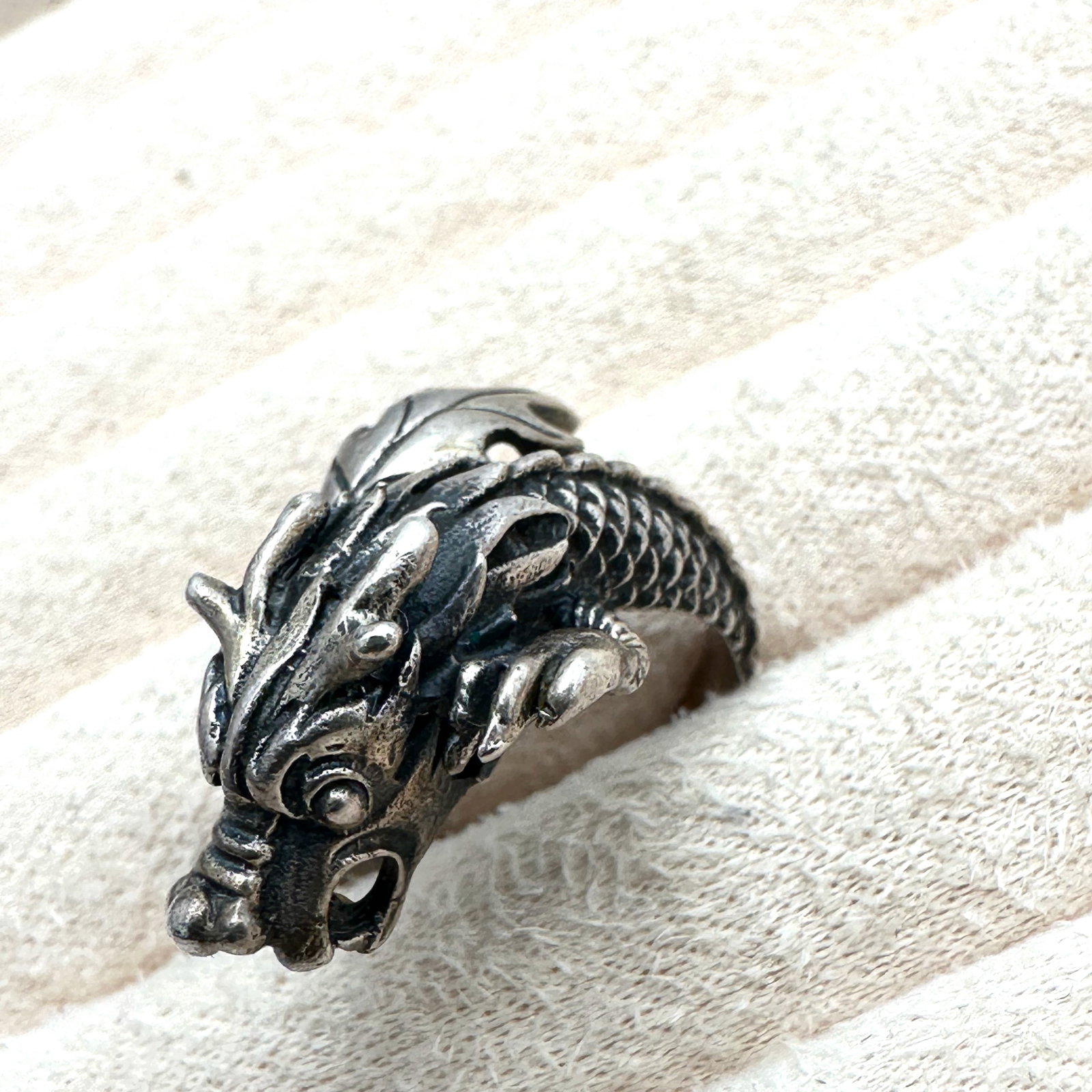 Vintage Sterling Silver Dragon Ring Size 8.5 Weight 10 Grams: Vintage Sterling Silver Dragon Ring Size 8.5 Weight 10 Grams