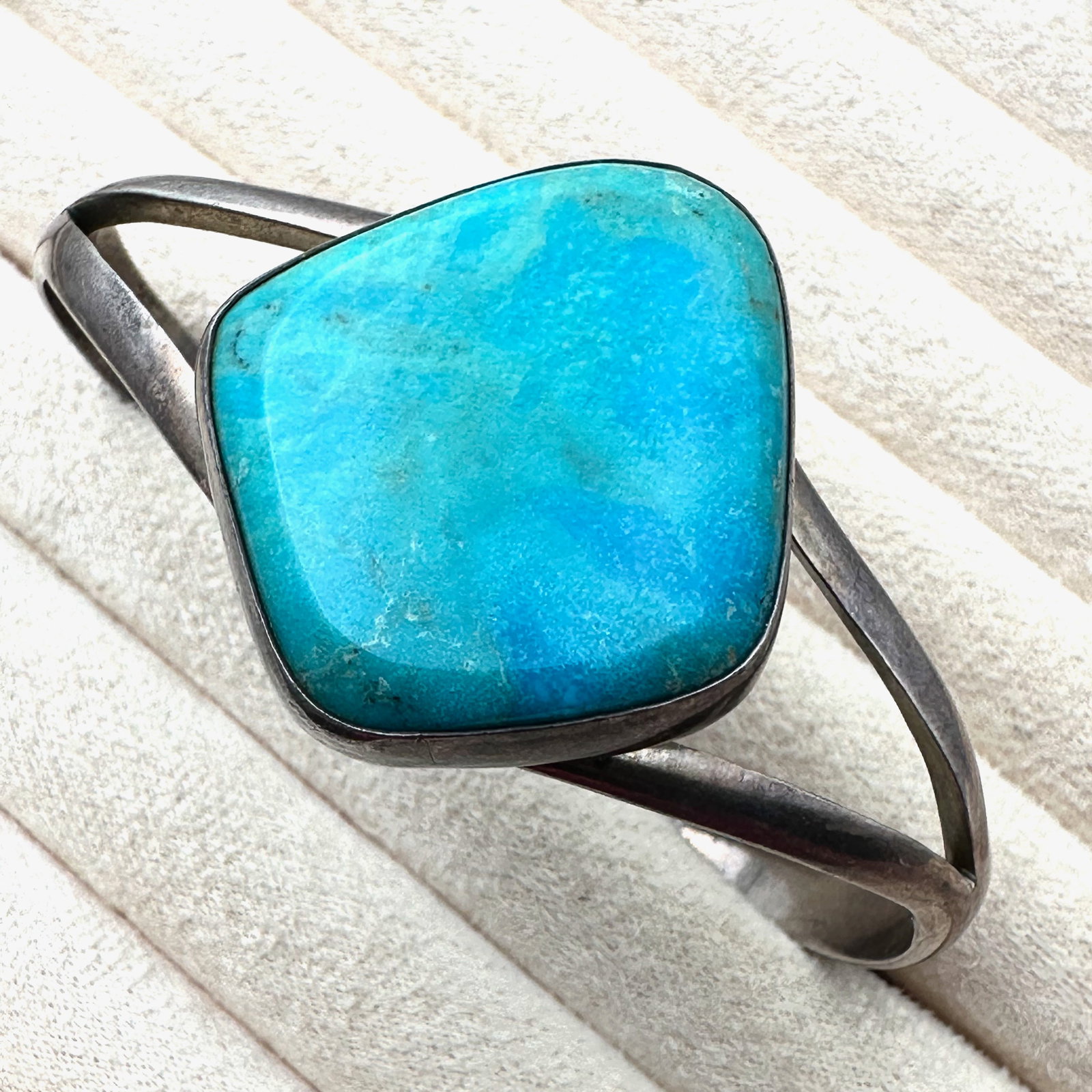 Blue Turquoise Sterling Silver Cuff Bracelet Hallmarked VV Weight 37 Grams Size 7.5 Inch: Blue Turquoise Sterling Silver Cuff Bracelet Hallmarked VV Weight 37 Grams Size 7.5 Inch