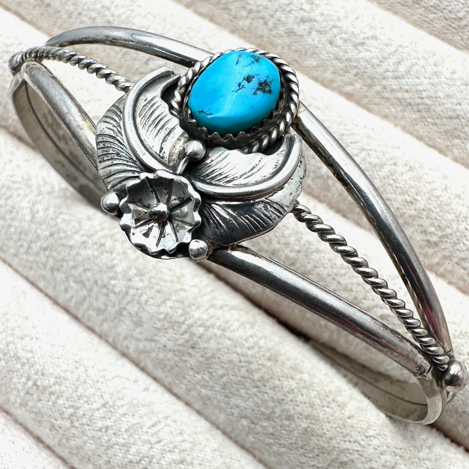 American Southwest Turquoise Sterling Silver Cuff Bracelet Adjustable Size Weight 13 Grams: American Southwest Turquoise Sterling Silver Cuff Bracelet Adjustable Size Weight 13 Grams