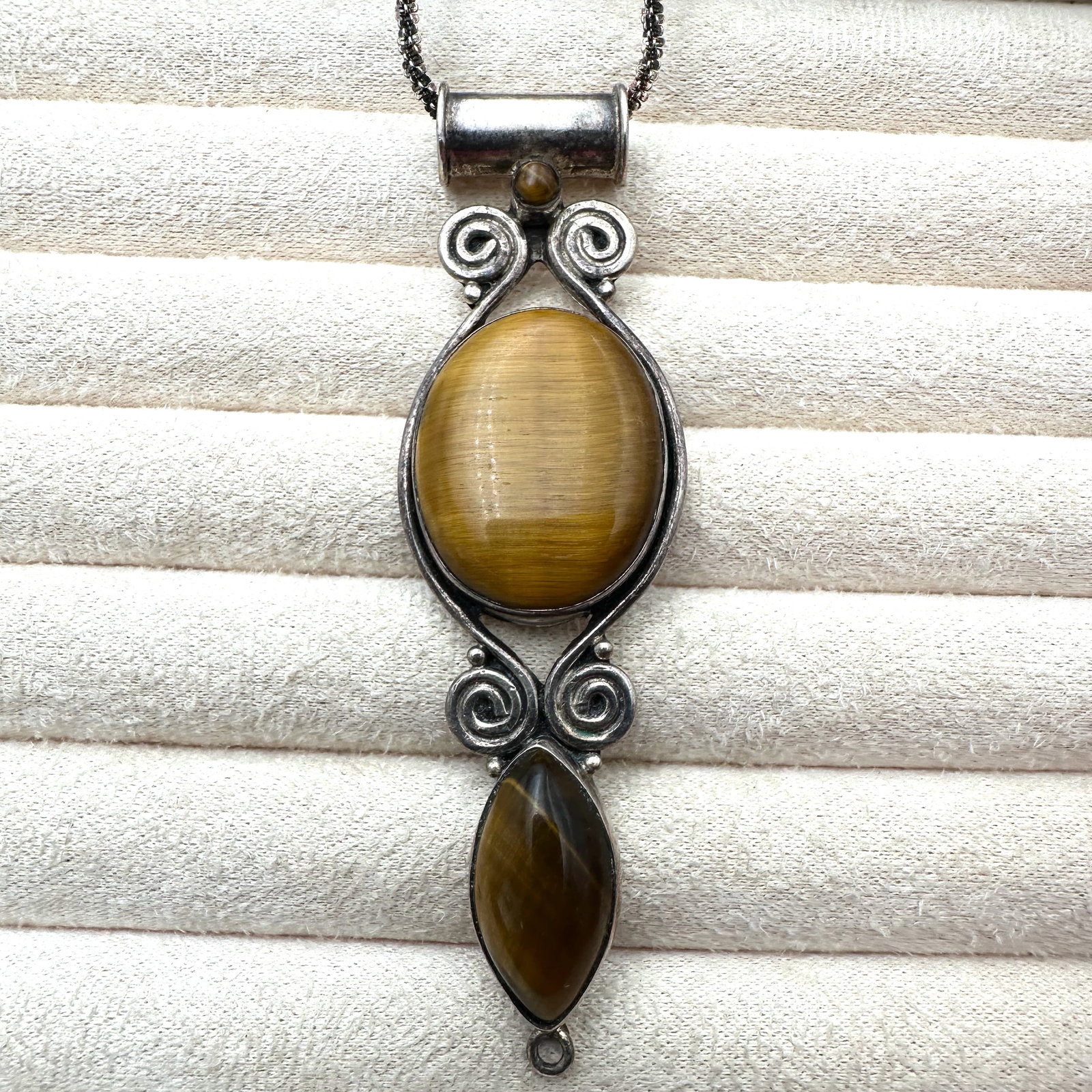 Tigers Eye Sterling Silver 3.5 Inch Pendant Necklace 17 Inch Chain Weight 27 Grams: Tigers Eye Sterling Silver 3.5 Inch Pendant Necklace 17 Inch Chain Weight 27 Grams
