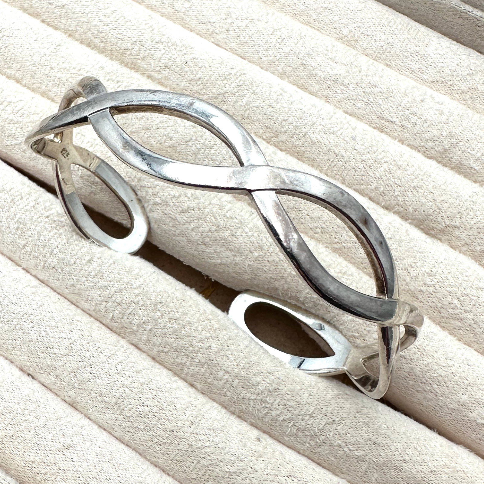 Sterling Silver Cuff Bracelet 22 Grams 7.5 Inch Expandable Size (1 of 2)