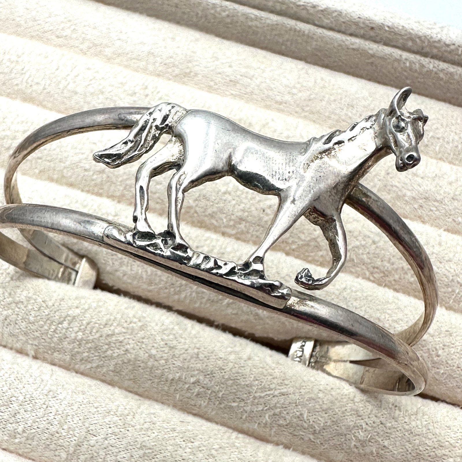 Vintage Mexico Sterling Silver Horse Cuff Bracelet Weight 26 Grams Adjustable Size: Vintage Mexico Sterling Silver Horse Cuff Bracelet Weight 26 Grams Adjustable Size