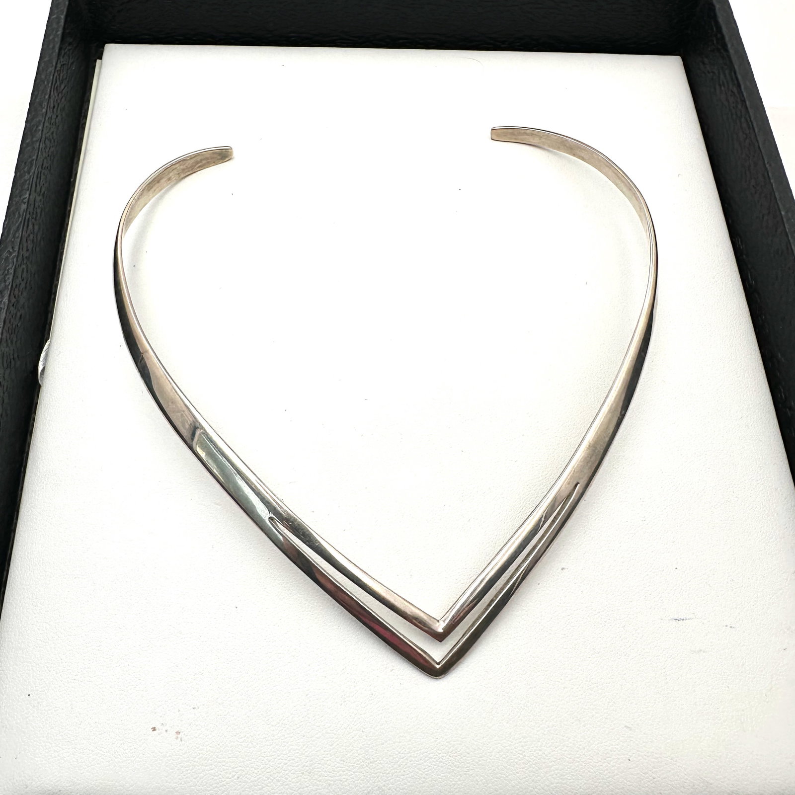 Sterling Silver V Design Torque Choker Necklace Weight 40 Grams: Sterling Silver V Design Torque Choker Necklace Weight 40 Grams