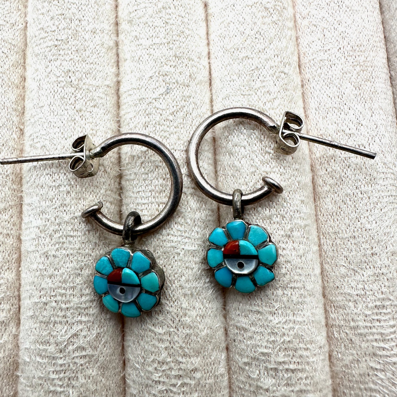 Vintage Native American Inlay Gemstone Pearl Sun Face Charm Sterling Silver Pierced Earrings Hoop (1 of 2)