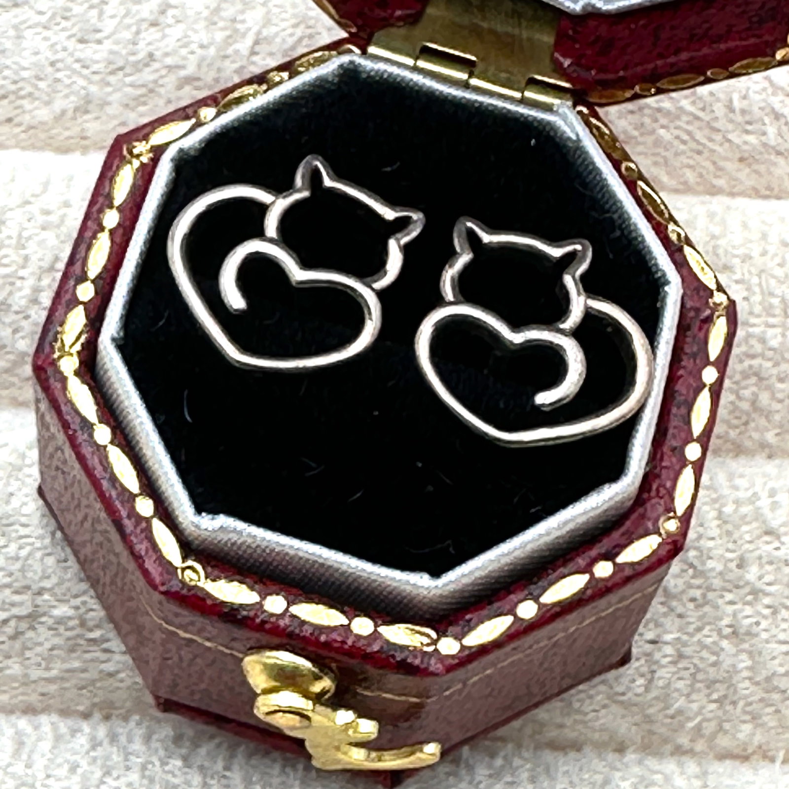 Sterling Silver Cat Design Pierced Stud Earrings Box Included (1 of 2)