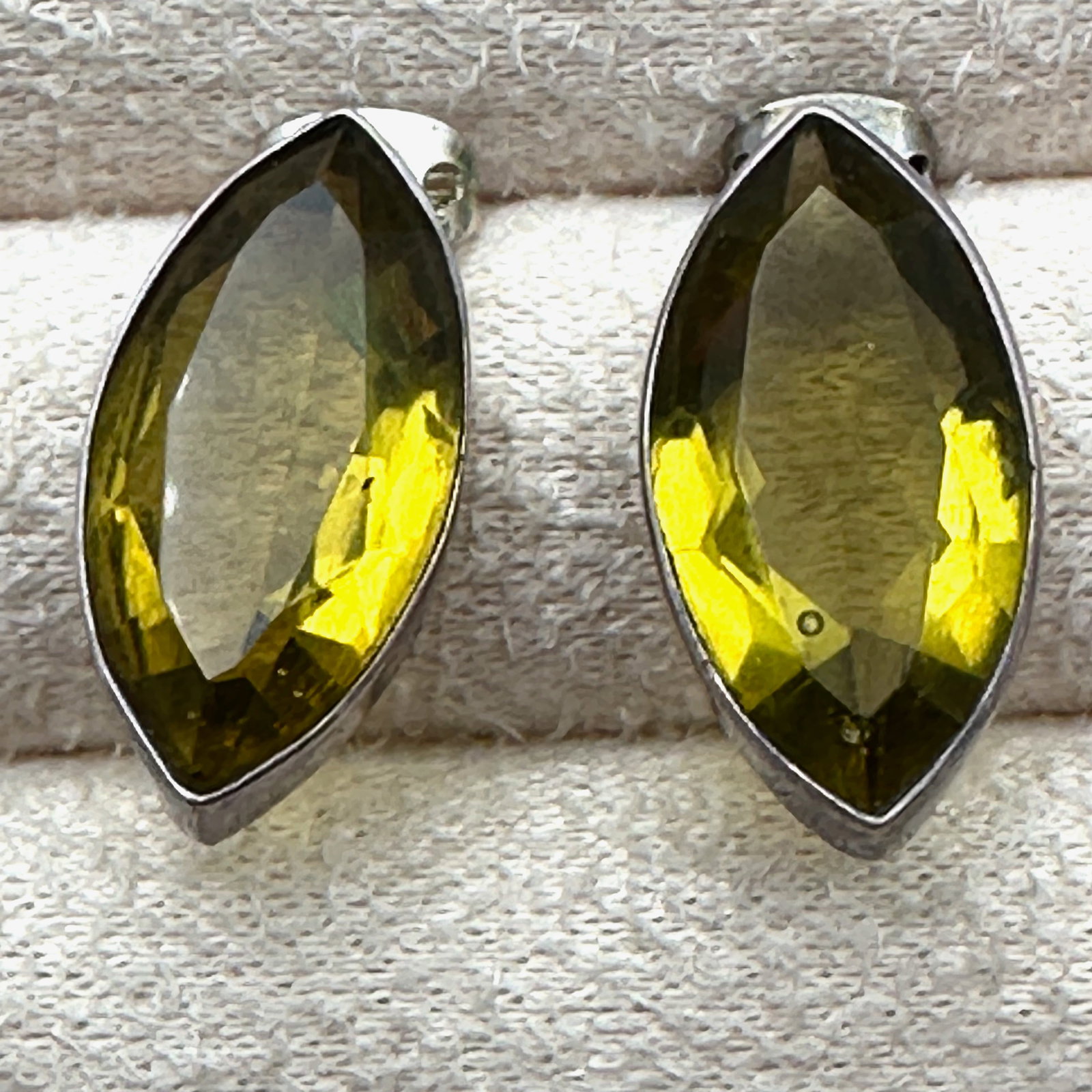 Yellow Glass Stone Sterling Silver Pierced Earrings 1 Inch Length (1 of 2)