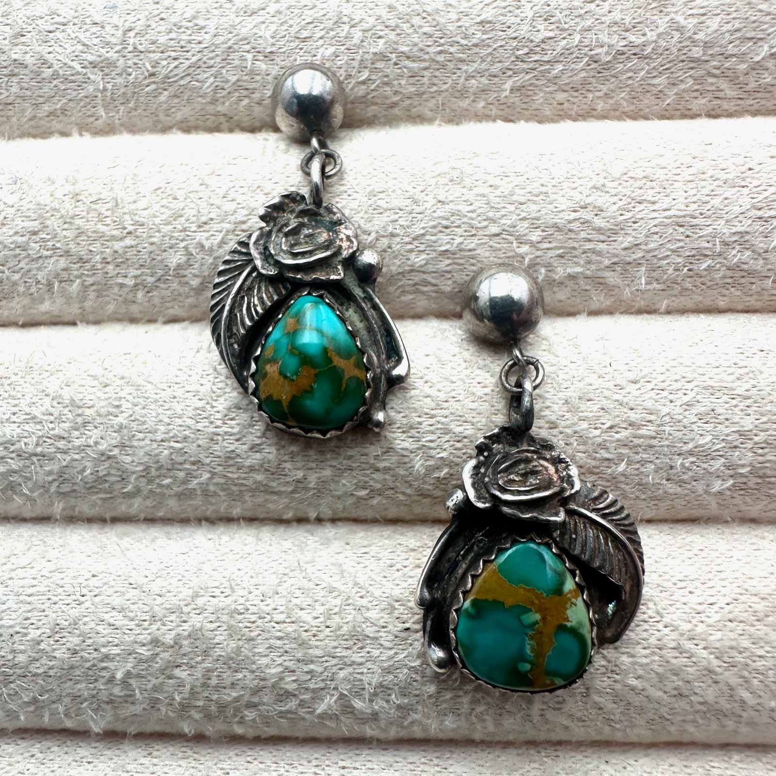 Vintage Native American Blue Green Turquoise Sterling Silver Pierced Earrings 1 inch Length: Vintage Native American Blue Green Turquoise Sterling Silver Pierced Earrings 1 inch Length