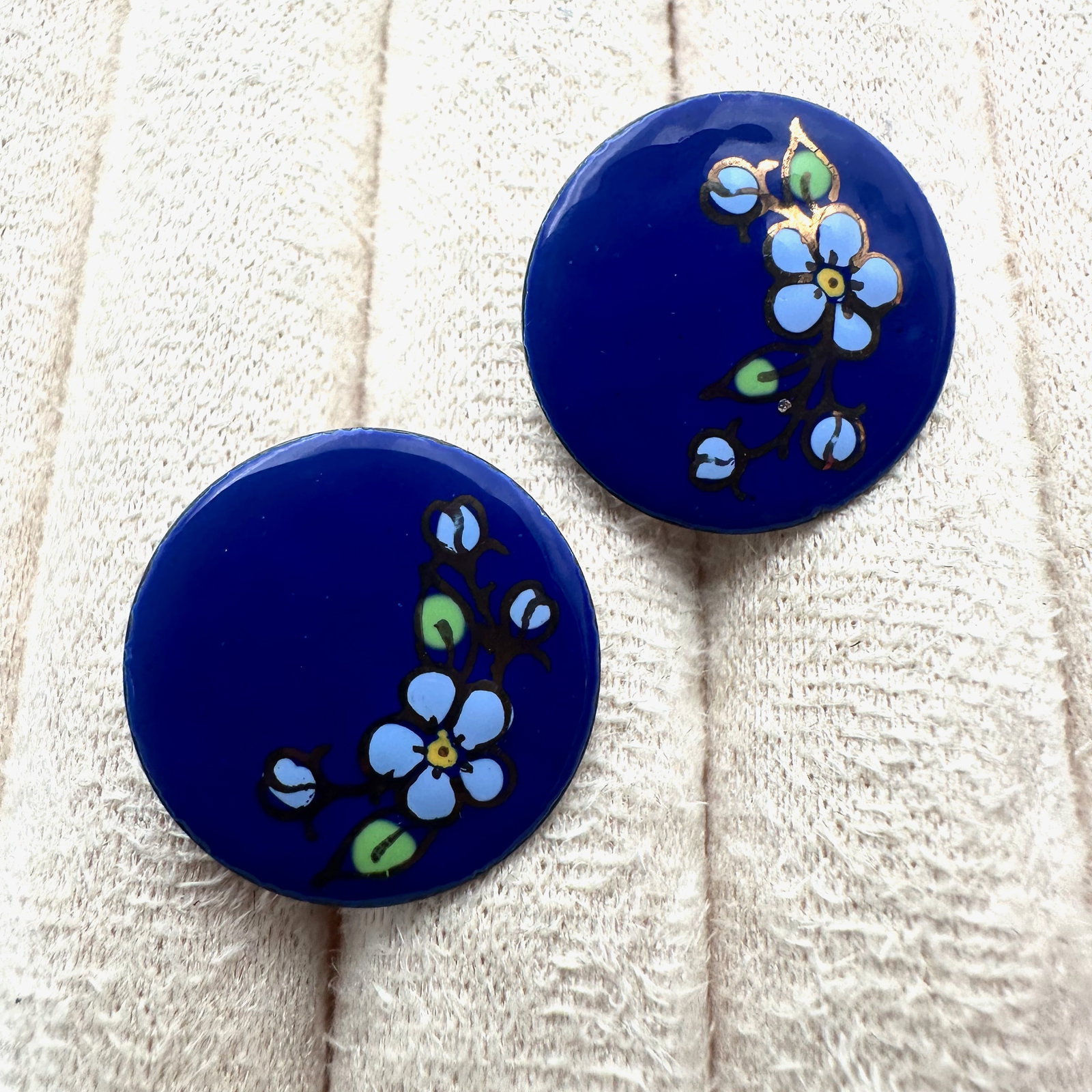 Vintage Older Enamel Sterling Silver Earrings Flower Design: Vintage Older Enamel Sterling Silver Earrings Flower Design