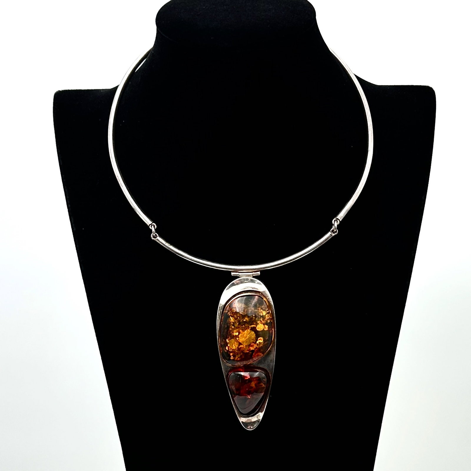 Vintage Artisan Mid Century Amber Sterling Silver 3.5 Inch Pendant Necklace 16 Inch Length Weight 62: Vintage Artisan Mid Century Amber Sterling Silver 3.5 Inch Pendant Necklace 16 Inch Length Weight 62 Grams