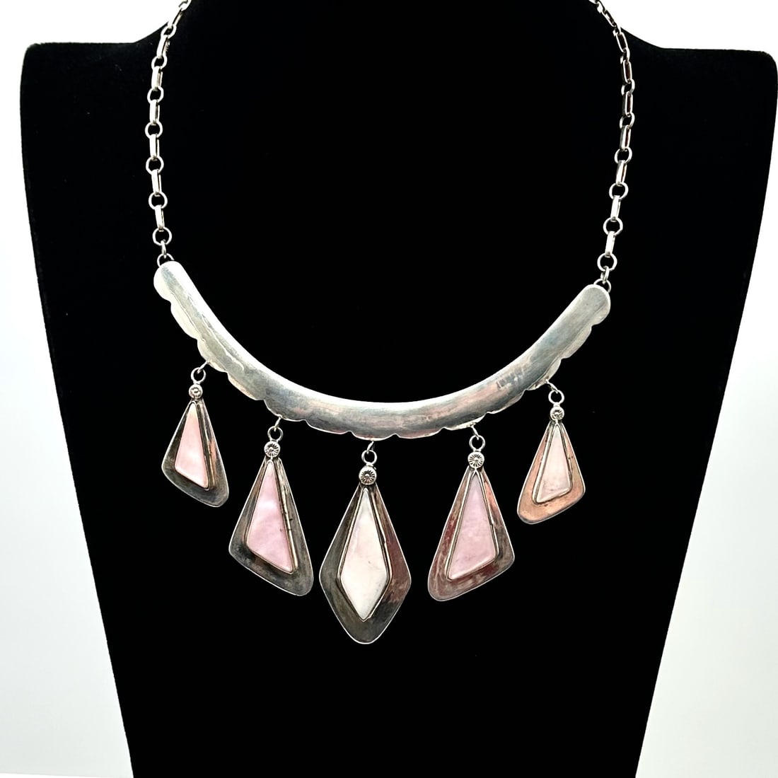 Vintage Native American S. Dickens Navajo Pink Pearl Sterling Silver Necklace 57 Grams: Vintage Native American S. Dickens Navajo Pink Pearl Sterling Silver Necklace 57 Grams