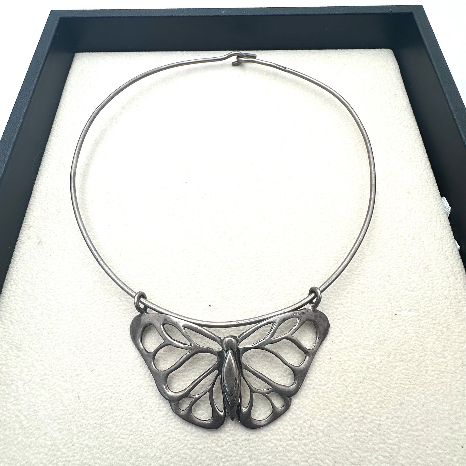 Vintage Sterling Silver Butterfly Slide Pendant Necklace Weight 28 Grams 16 Inch: Vintage Sterling Silver Butterfly Slide Pendant Necklace Weight 28 Grams 16 Inch