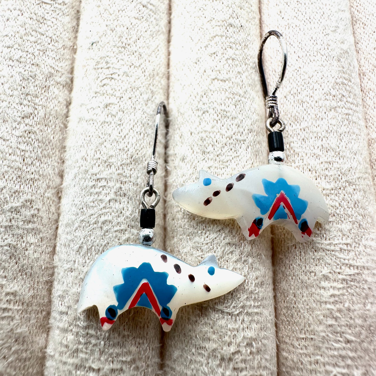 Native American Bear Fetish Bead Sterling Silver Pierced Earrings 1.25 Inch: Native American Bear Fetish Bead Sterling Silver Pierced Earrings 1.25 Inch