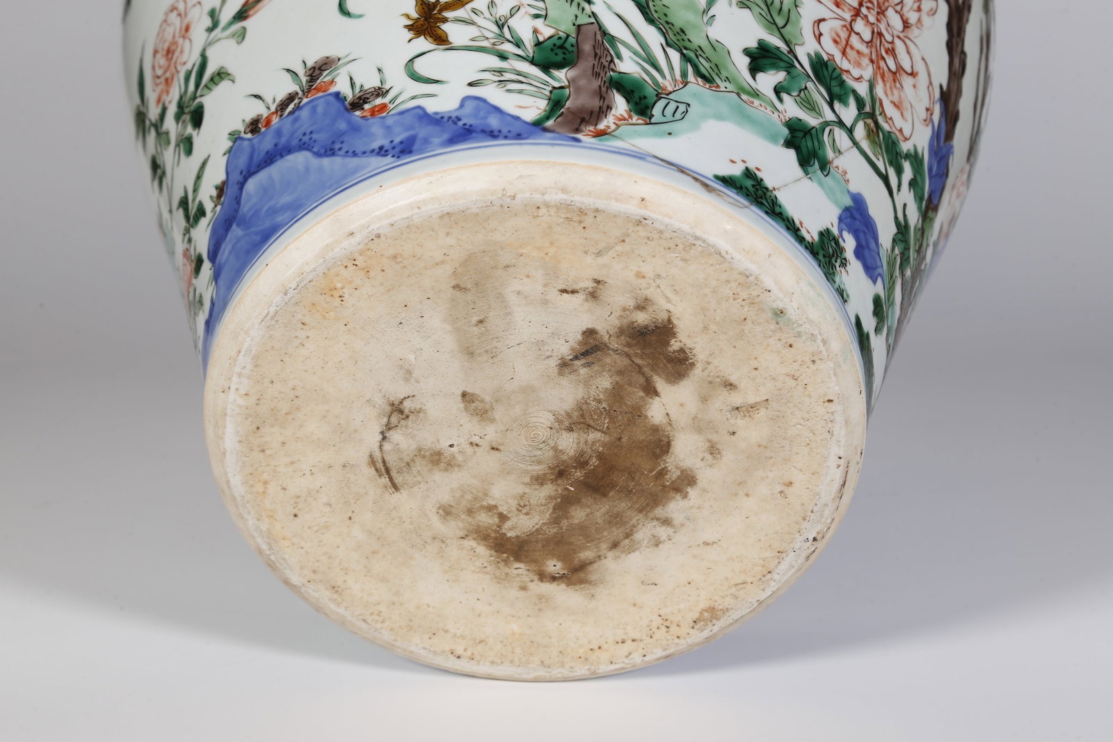 A WUCAI (MULTICOLORED) FLORAL PATTERN LARGE JAR - 10