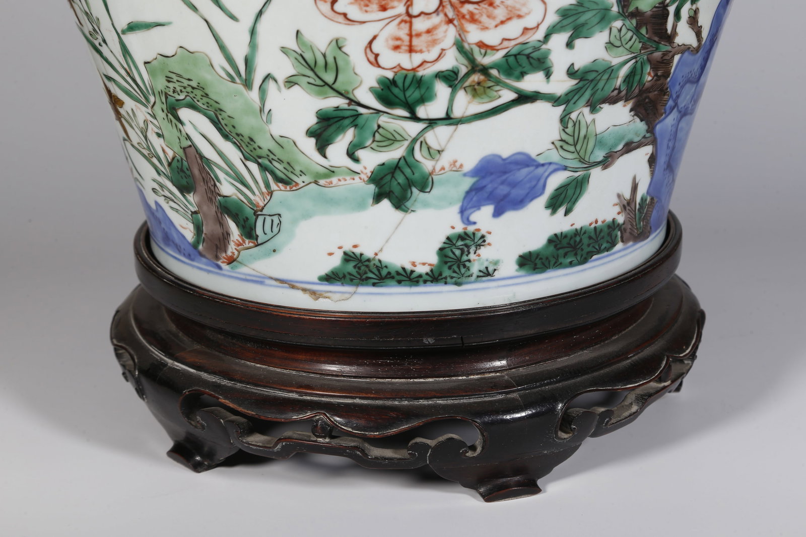 A WUCAI (MULTICOLORED) FLORAL PATTERN LARGE JAR - 7