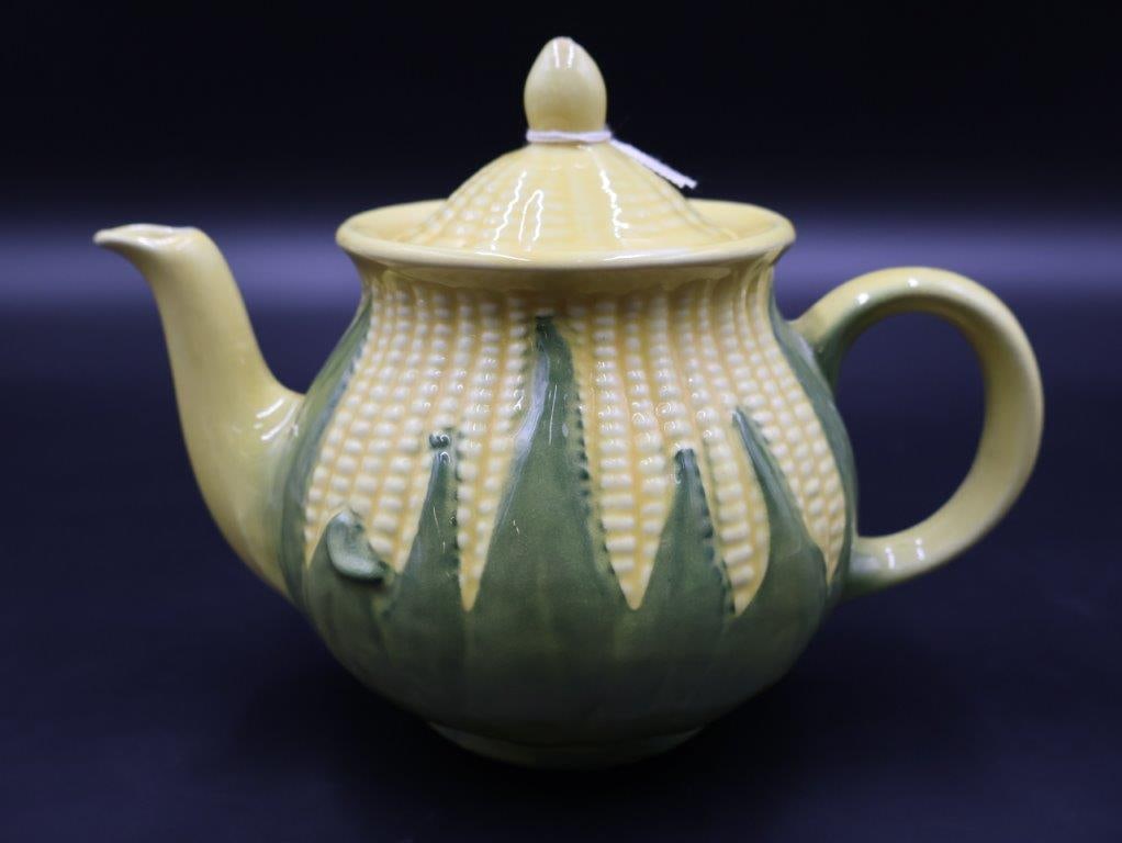 1950s Shawnee Corn King Tea Pot with Lid (1 of 5)